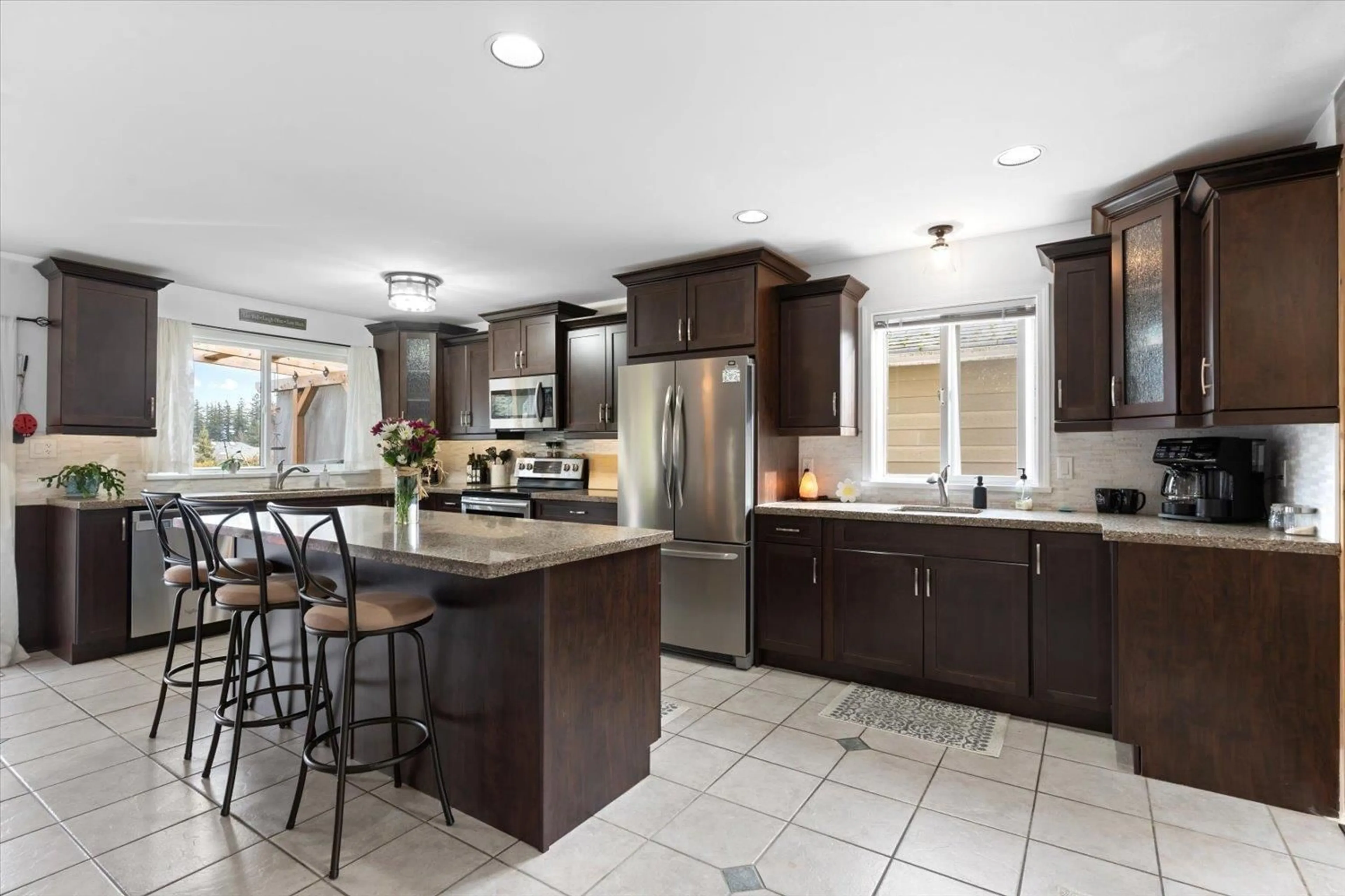 Open concept kitchen, ceramic/tile floor for 45119 KEITH WILSON ROAD|Sardis South, Chilliwack British Columbia V2R3C4