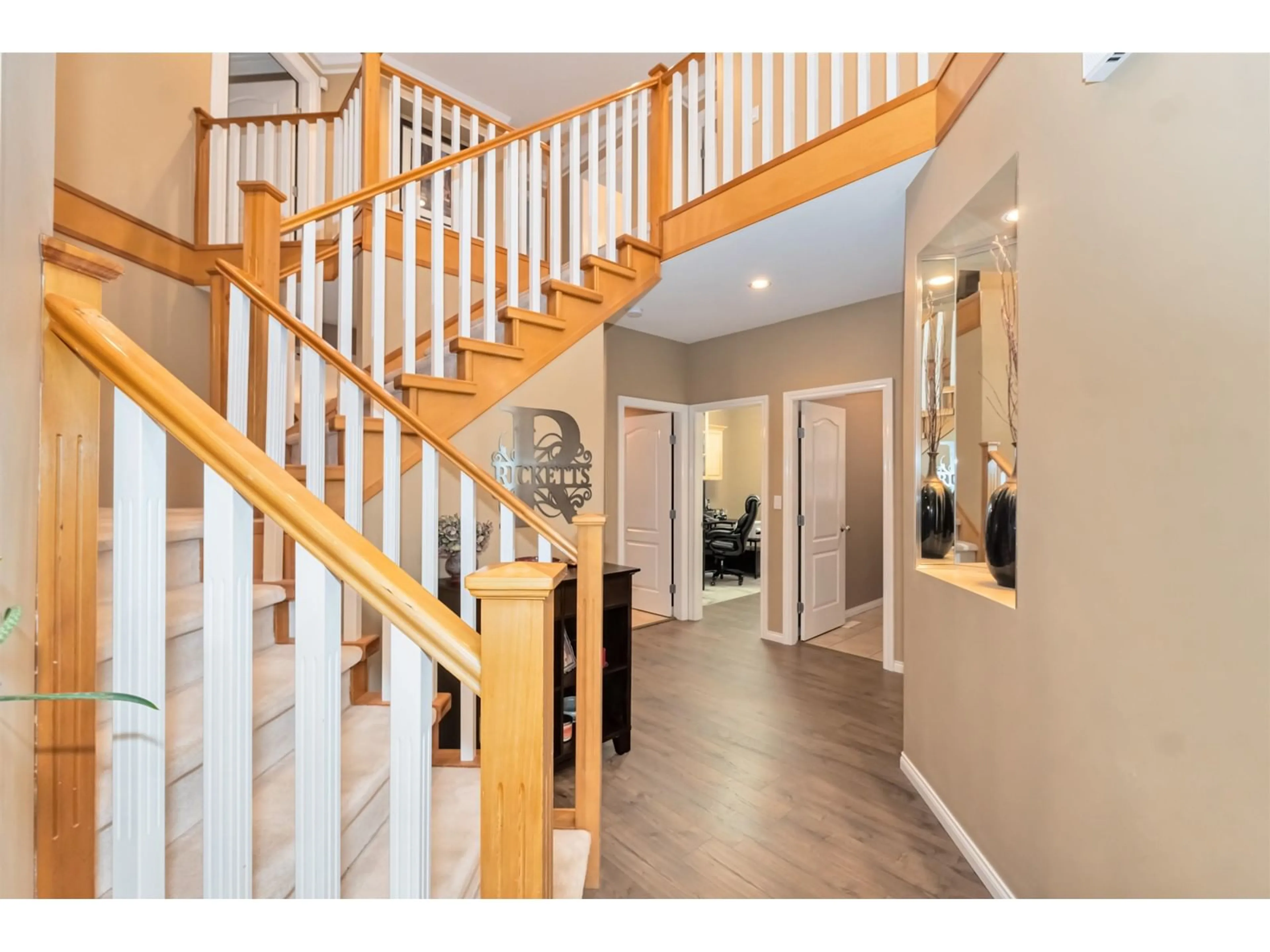 Indoor entryway for 11090 158B STREET, Surrey British Columbia V4N5E9