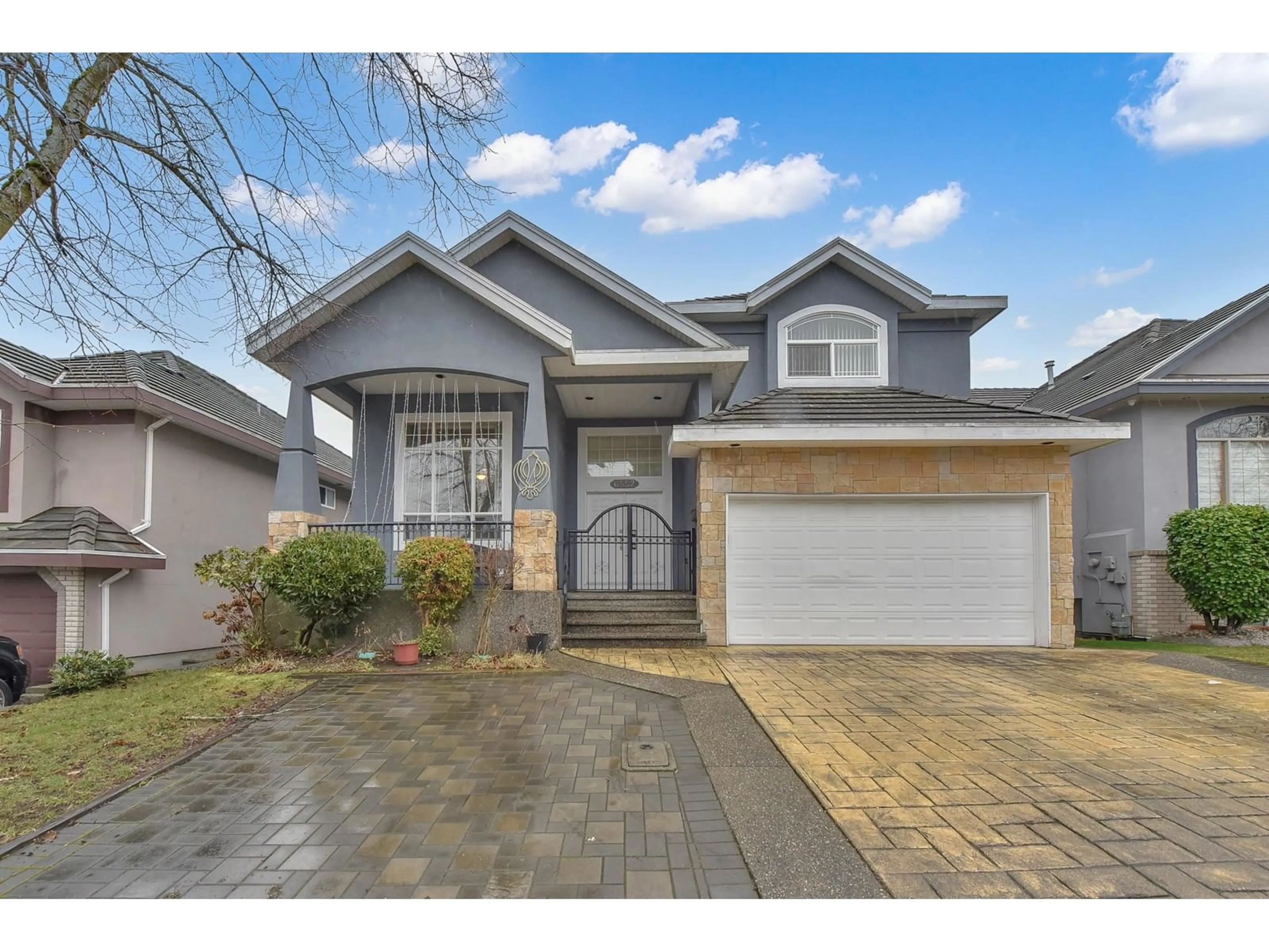 Home with vinyl exterior material, street for 6552 125A STREET, Surrey British Columbia V3W6S9
