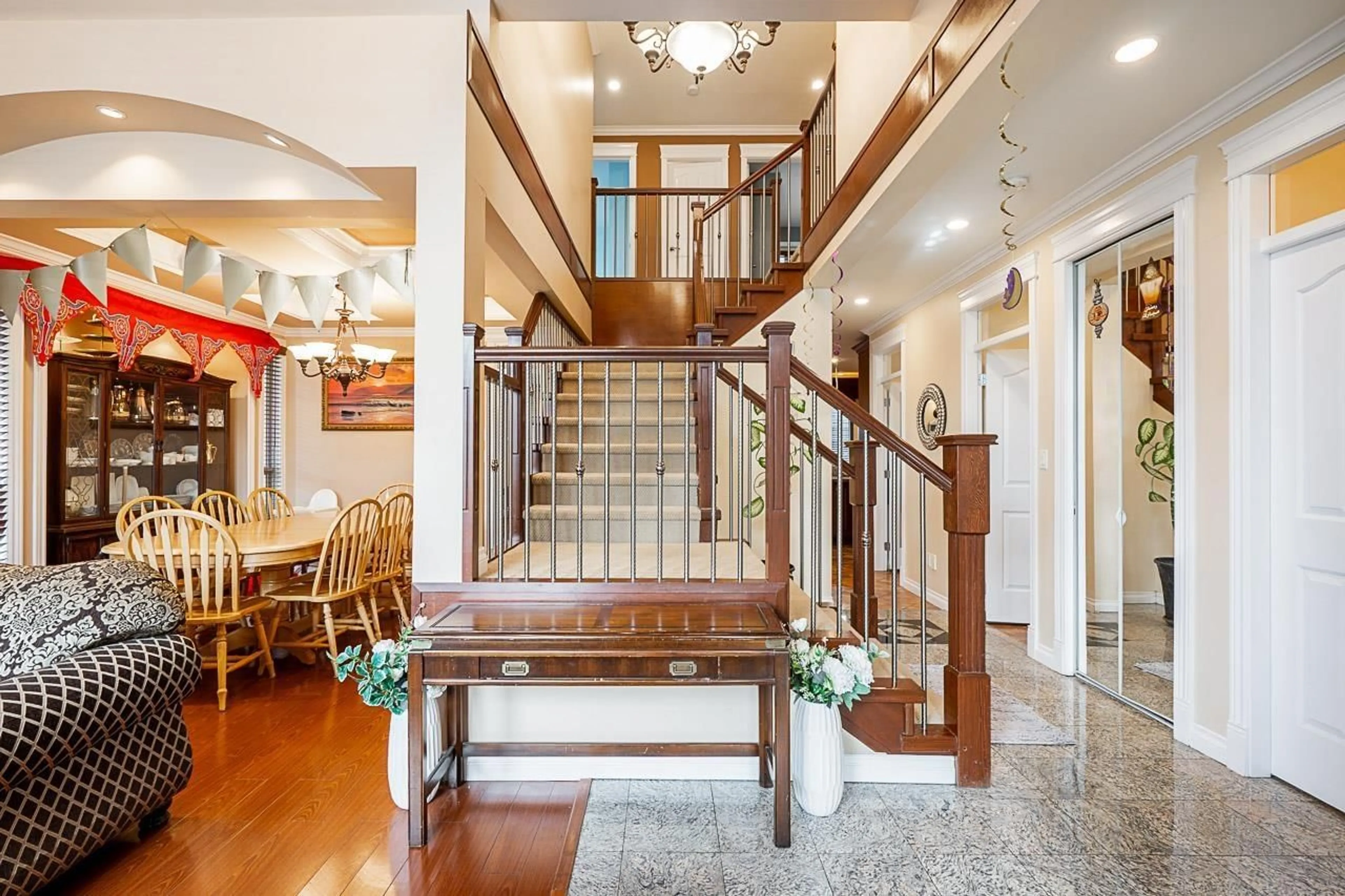 Indoor foyer for 12705 66, Surrey British Columbia V3W2A9