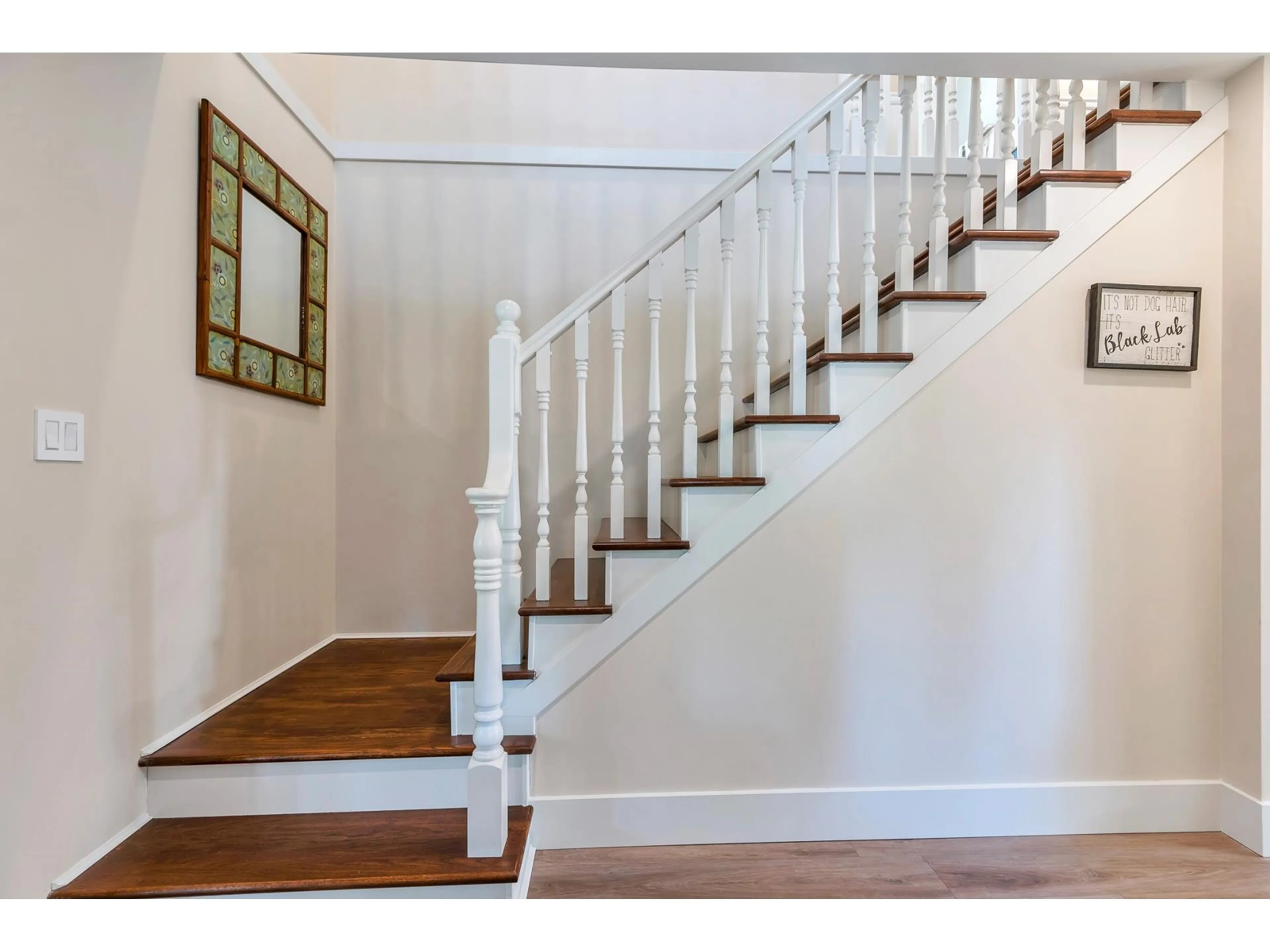 Stairs for 34951 ORCHARD, Abbotsford British Columbia V3G2B4
