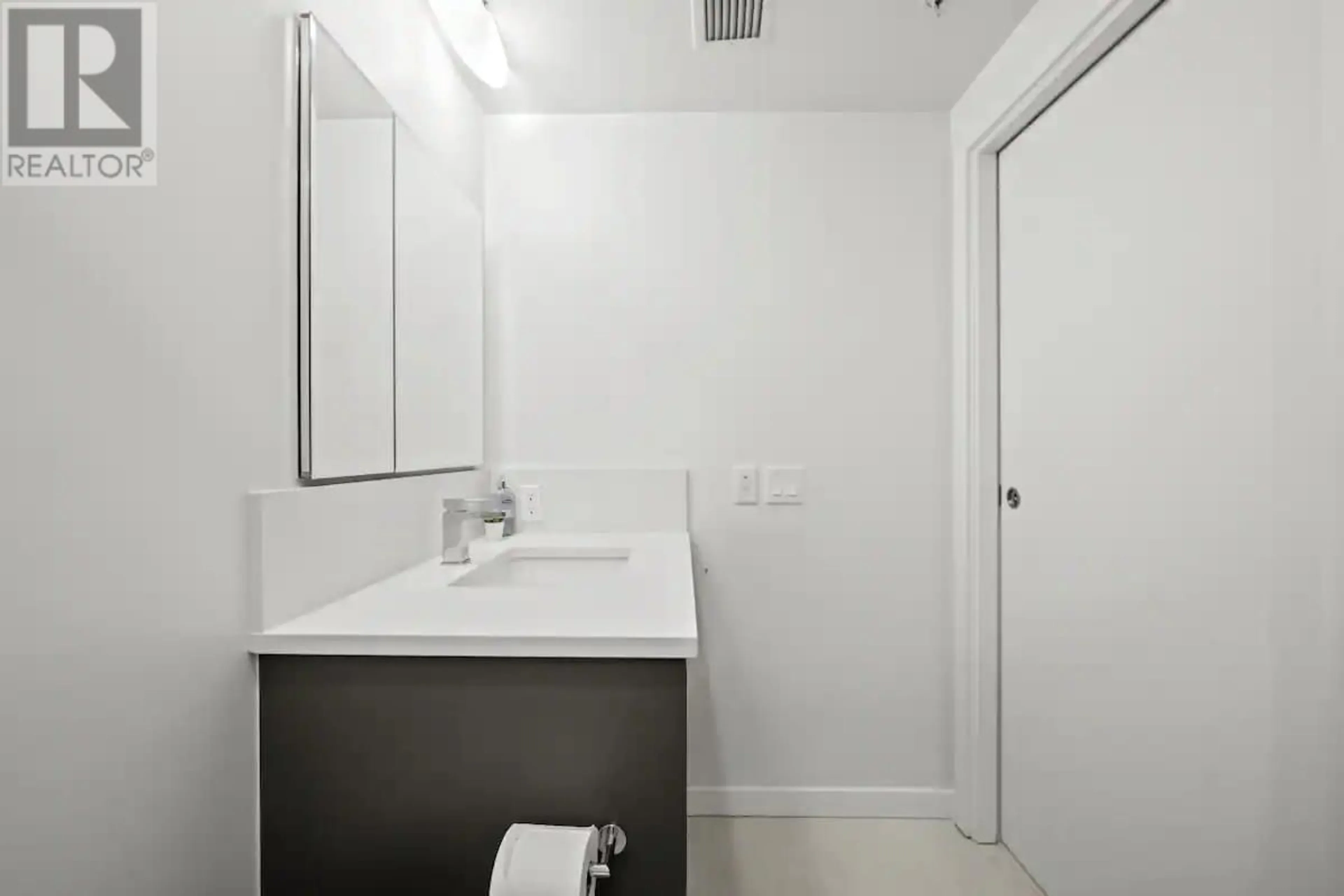 Standard bathroom, unknown for 725 180 E 2ND AVENUE, Vancouver British Columbia V5T0K4