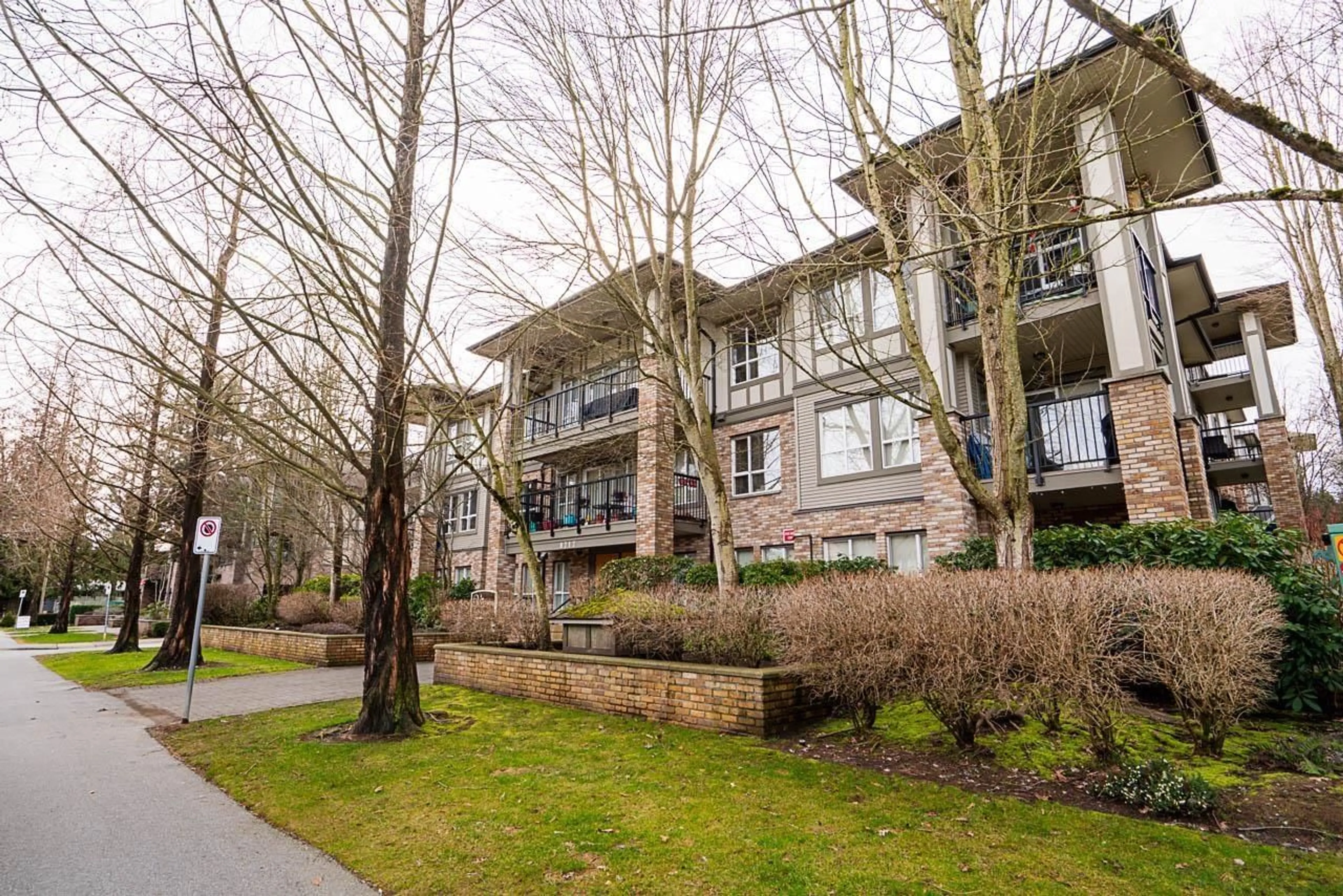 Patio, unknown for 312 8717 160 STREET, Surrey British Columbia V4N5X7