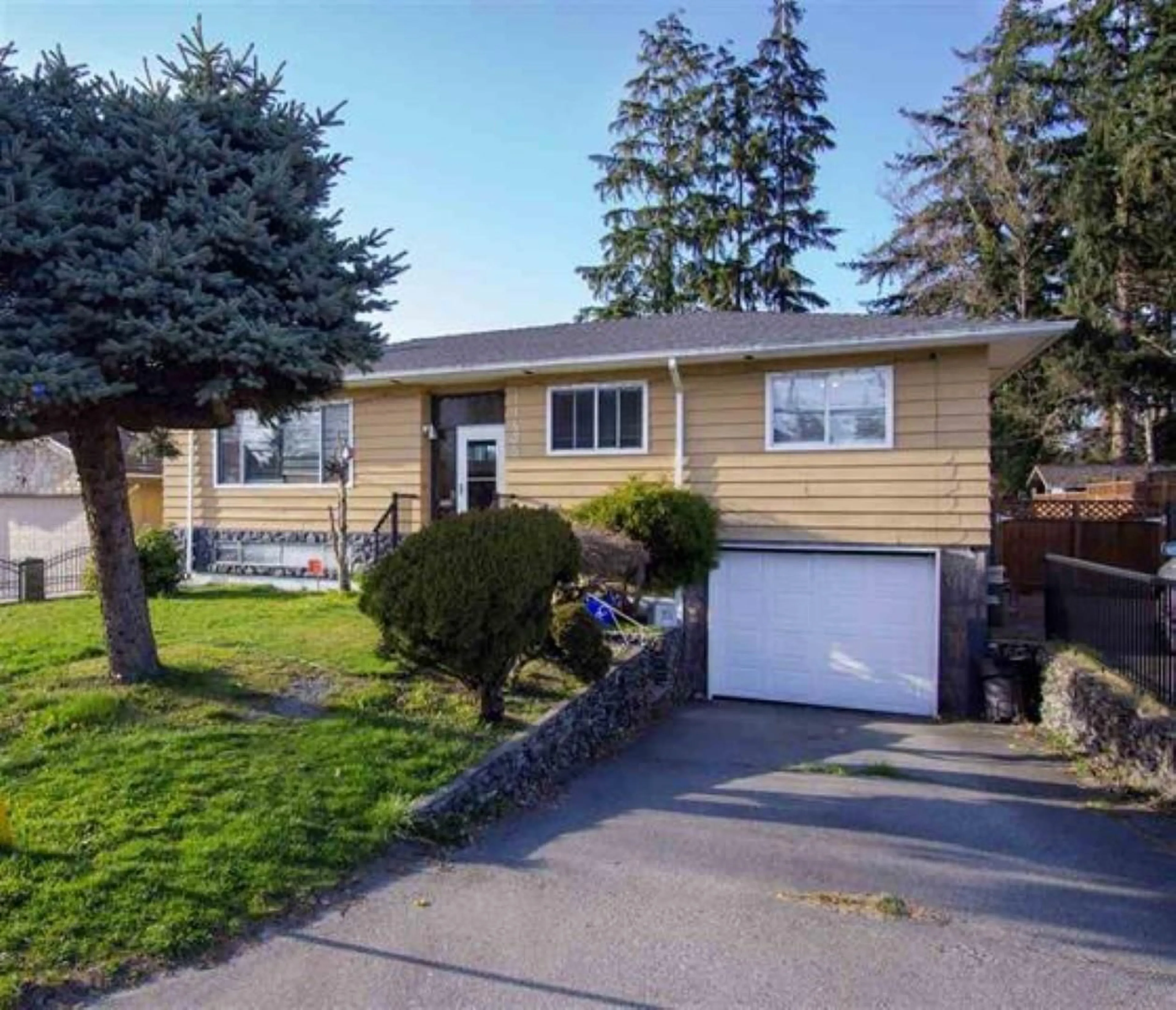 Home with vinyl exterior material, street for 11435 88 AVENUE, Delta British Columbia V4C3B8