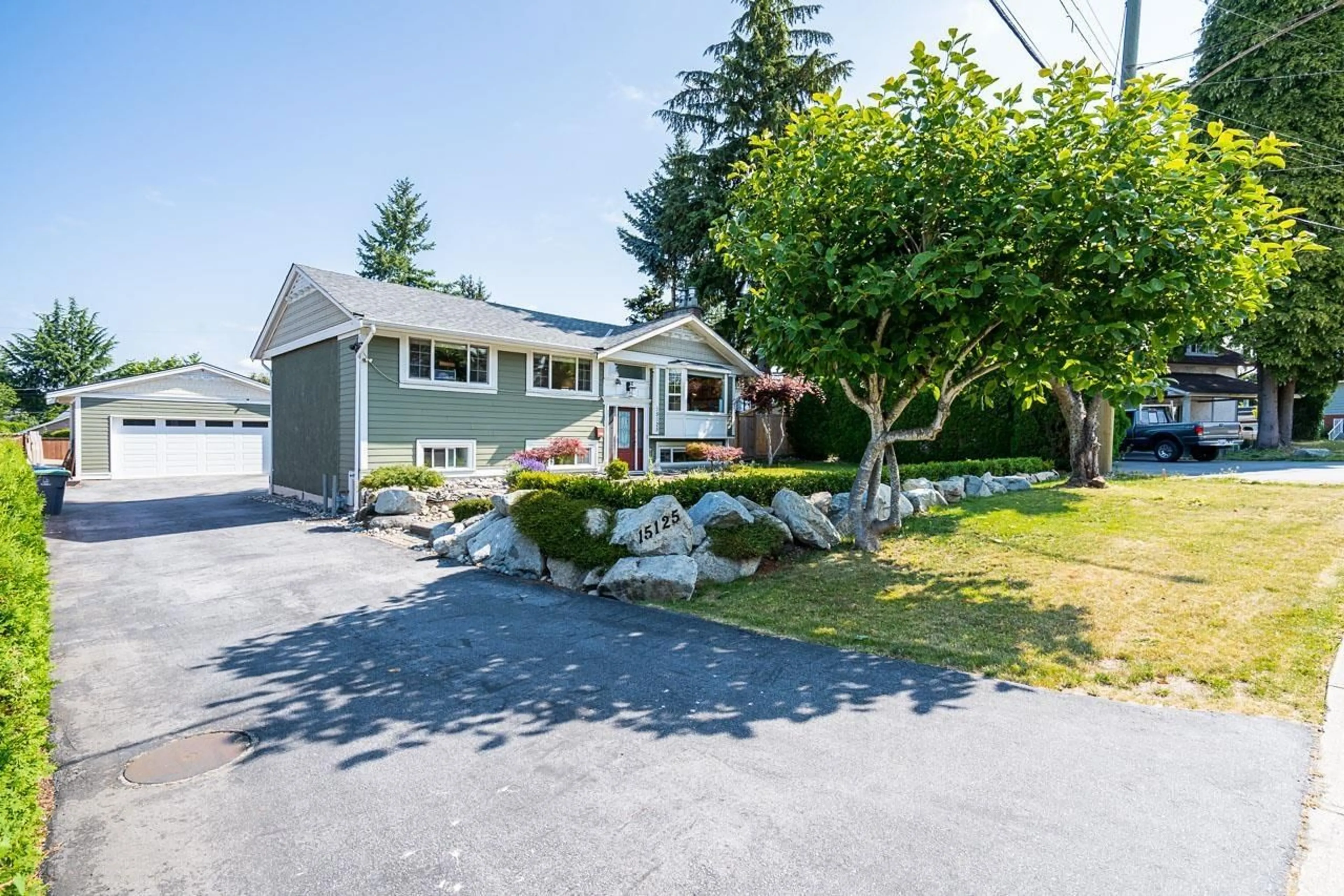 A pic from outside/outdoor area/front of a property/back of a property/a pic from drone, street for 15125 CANARY DRIVE, Surrey British Columbia V3R4V4