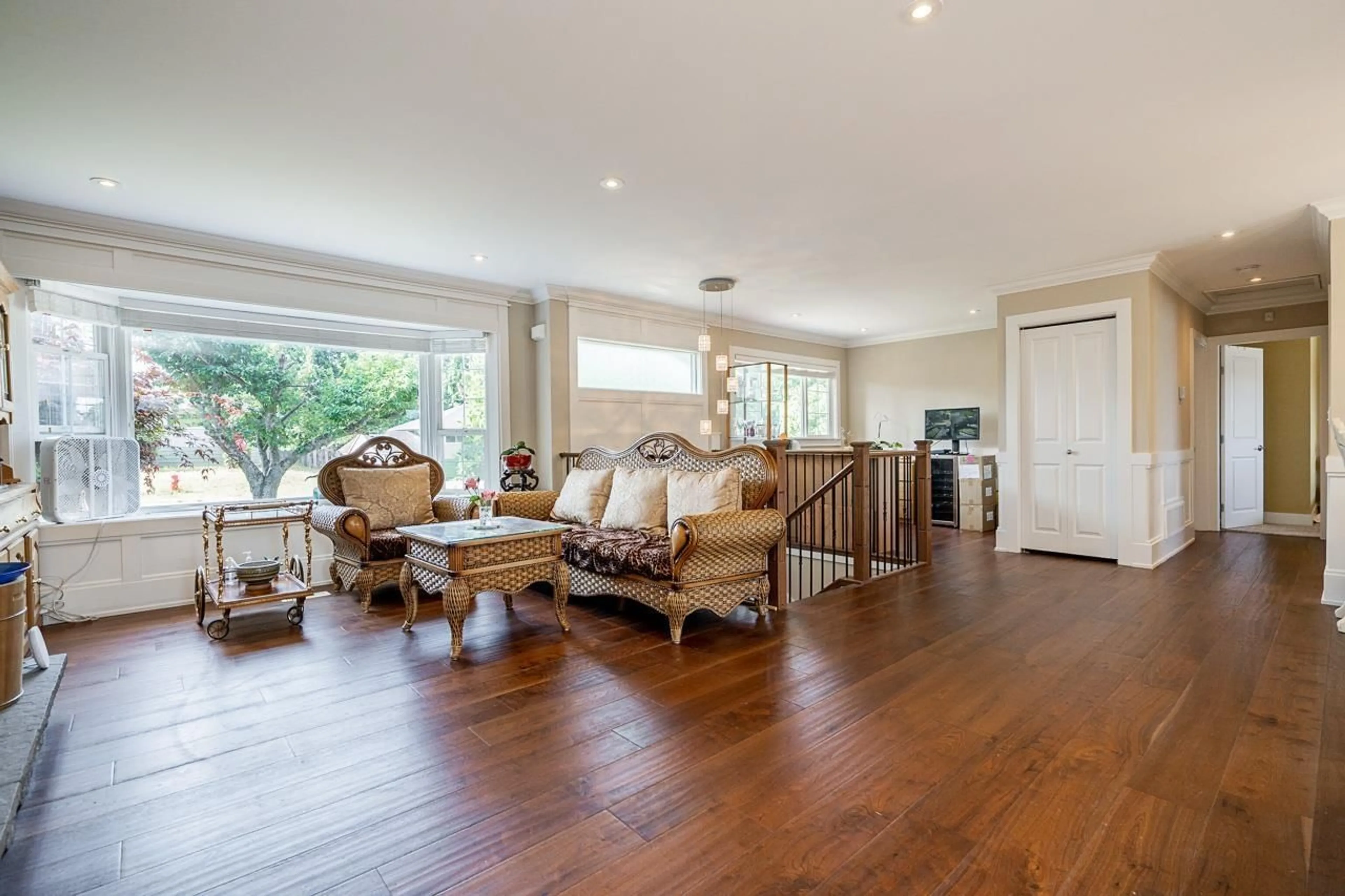 Living room with furniture, wood/laminate floor for 15125 CANARY DRIVE, Surrey British Columbia V3R4V4