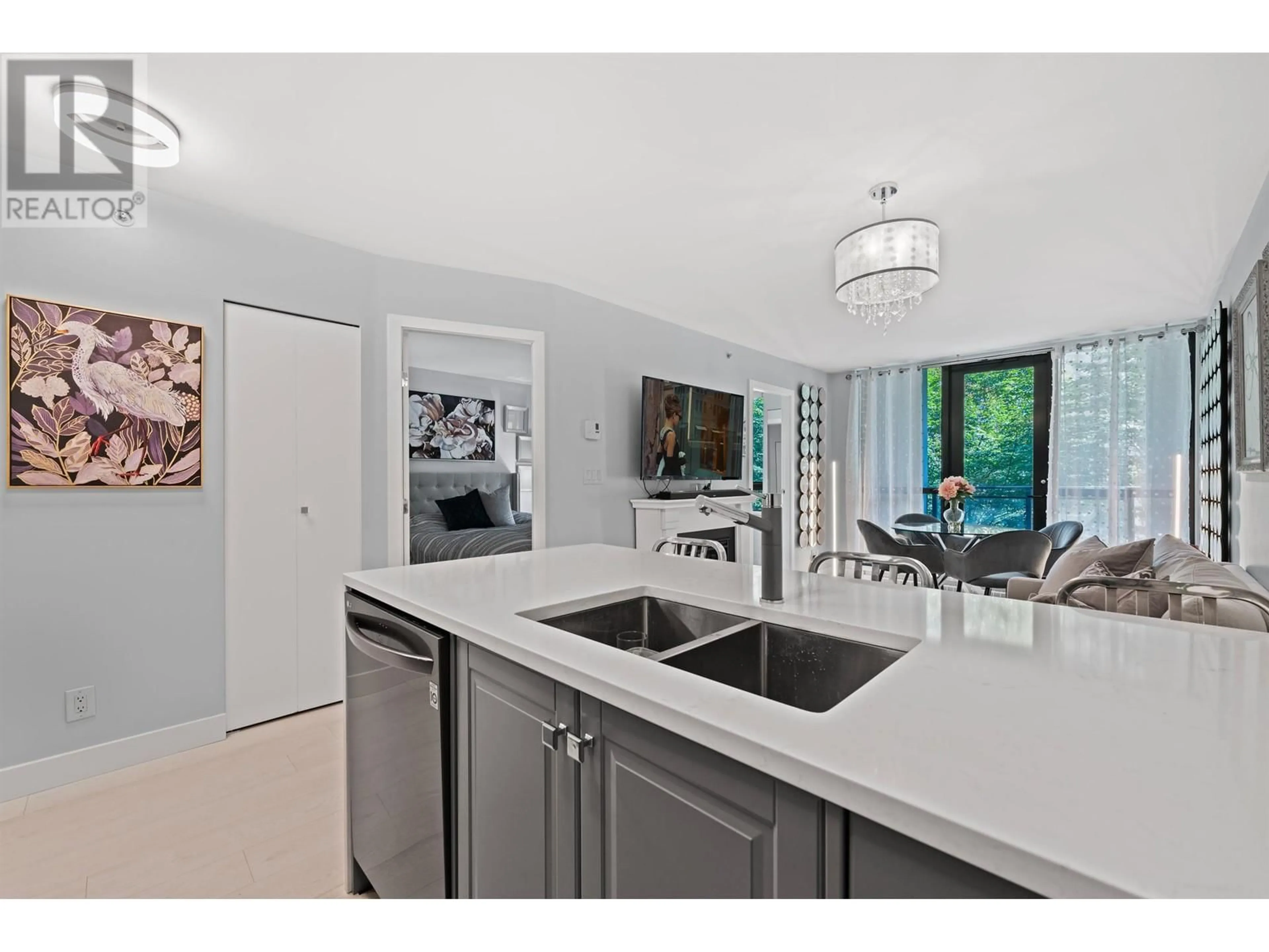 Open concept kitchen, ceramic/tile floor for 410 909 MAINLAND STREET, Vancouver British Columbia V6B1S3