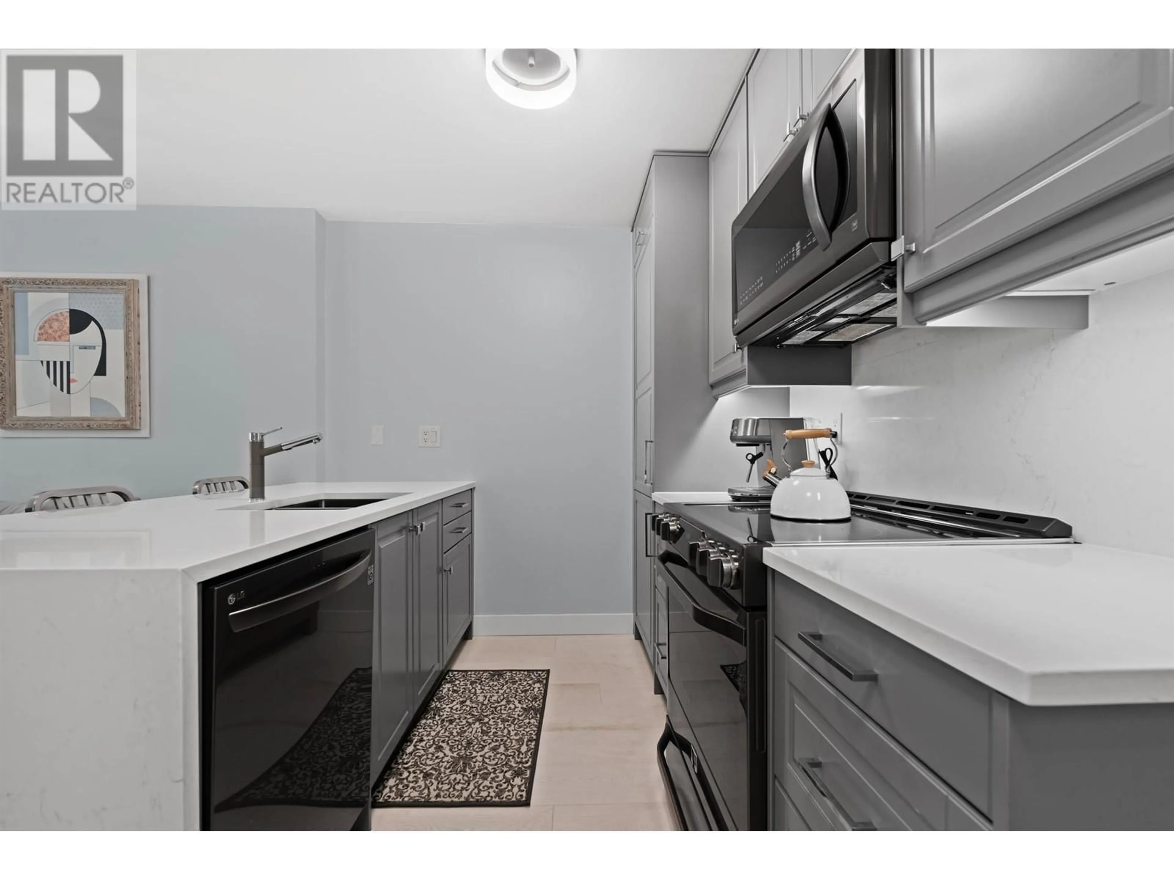 Standard kitchen, unknown for 410 909 MAINLAND STREET, Vancouver British Columbia V6B1S3