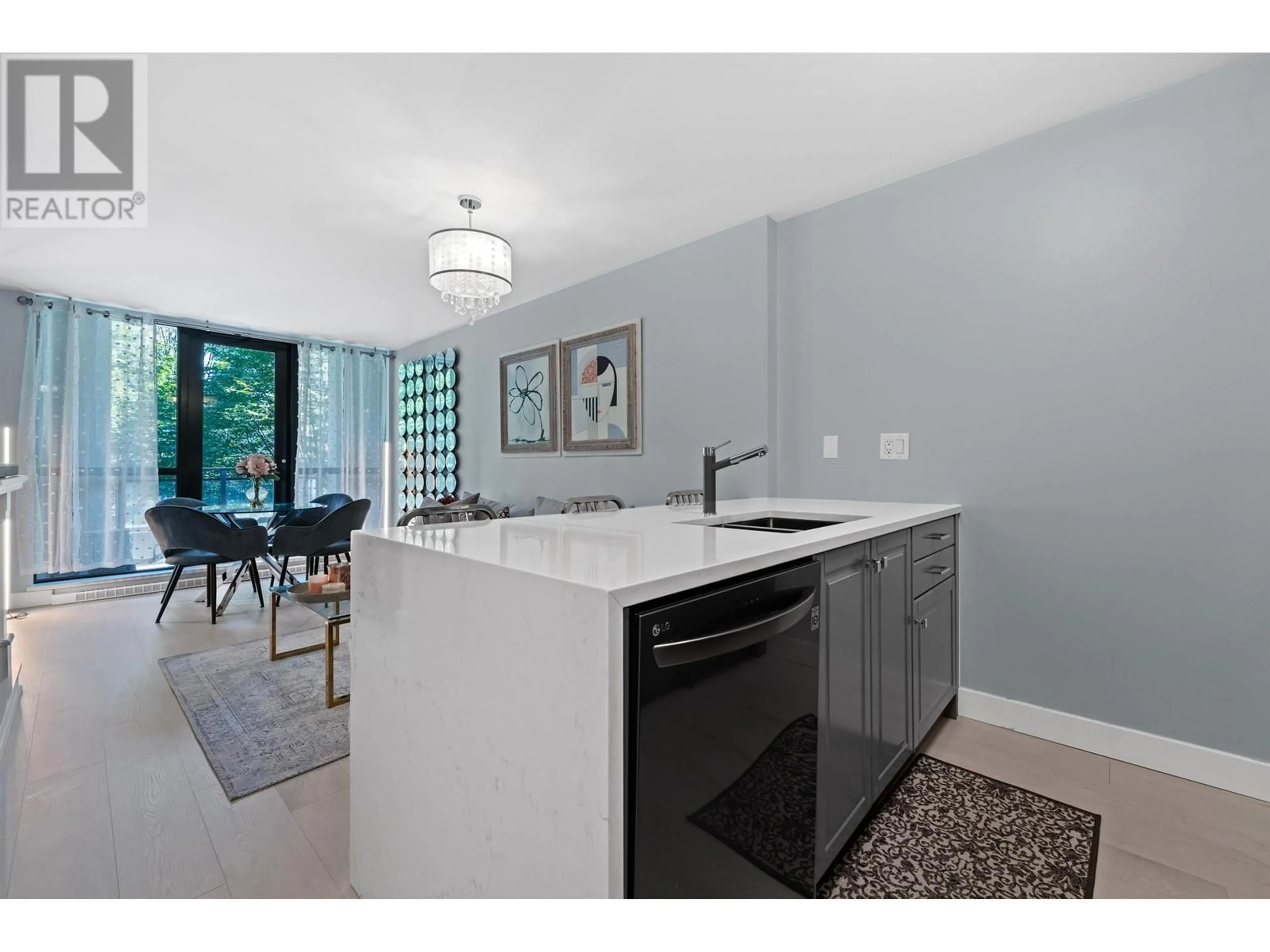 Open concept kitchen, ceramic/tile floor for 410 909 MAINLAND STREET, Vancouver British Columbia V6B1S3