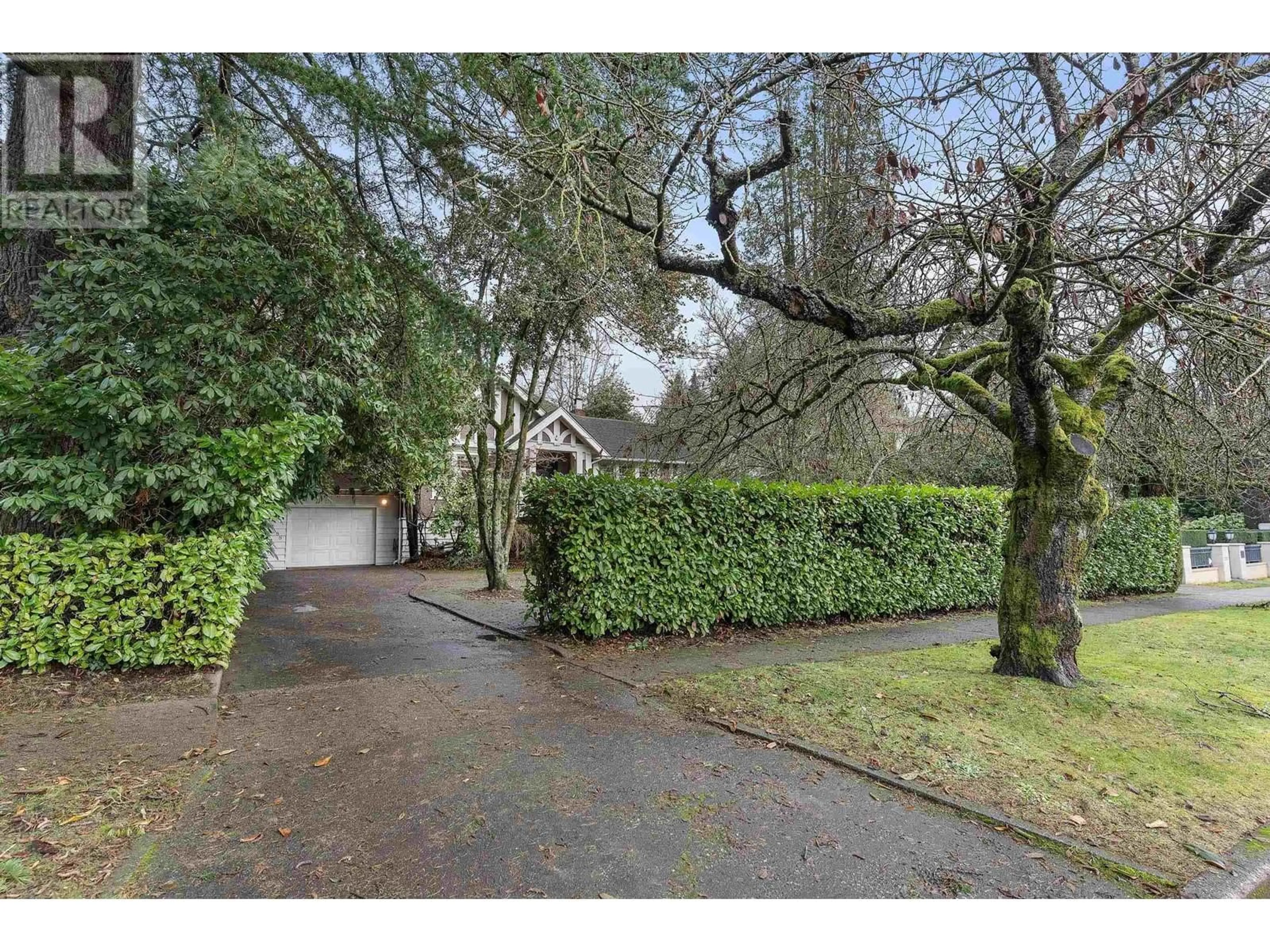 A pic from outside/outdoor area/front of a property/back of a property/a pic from drone, street for 6388 CHURCHILL STREET, Vancouver British Columbia V6M3H9