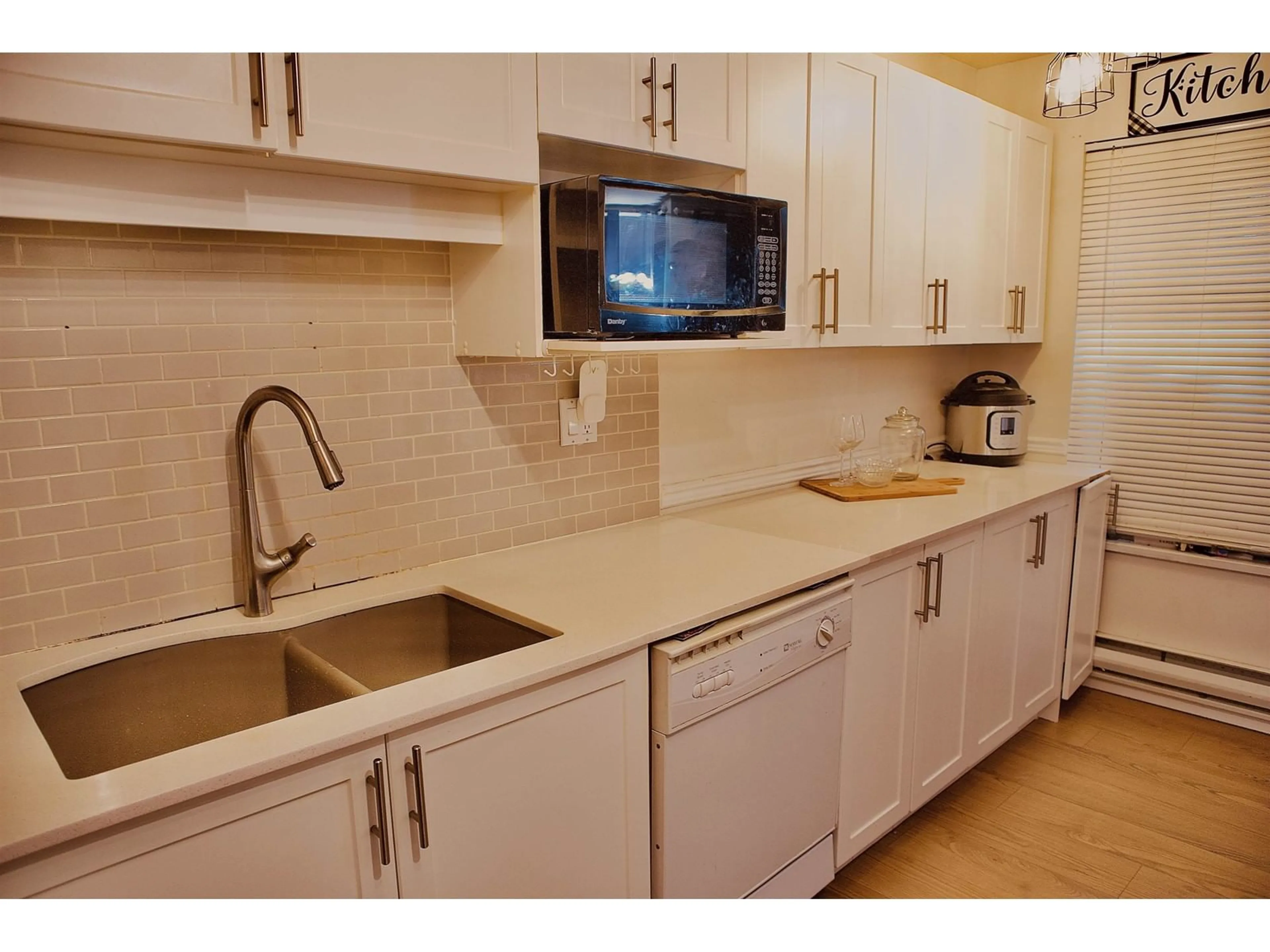 Standard kitchen, ceramic/tile floor for 102 20245 53 AVENUE, Langley British Columbia V3A3V2