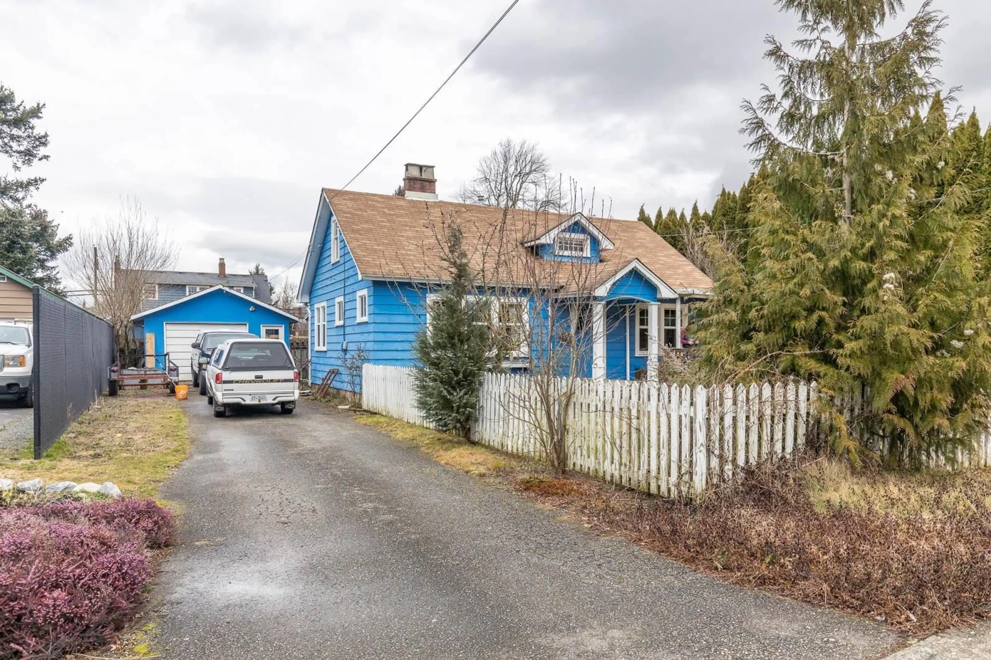 A pic from outside/outdoor area/front of a property/back of a property/a pic from drone, street for 46253 MARGARET AVENUE|Chilliwack Proper , Chilliwack British Columbia V2P2G7