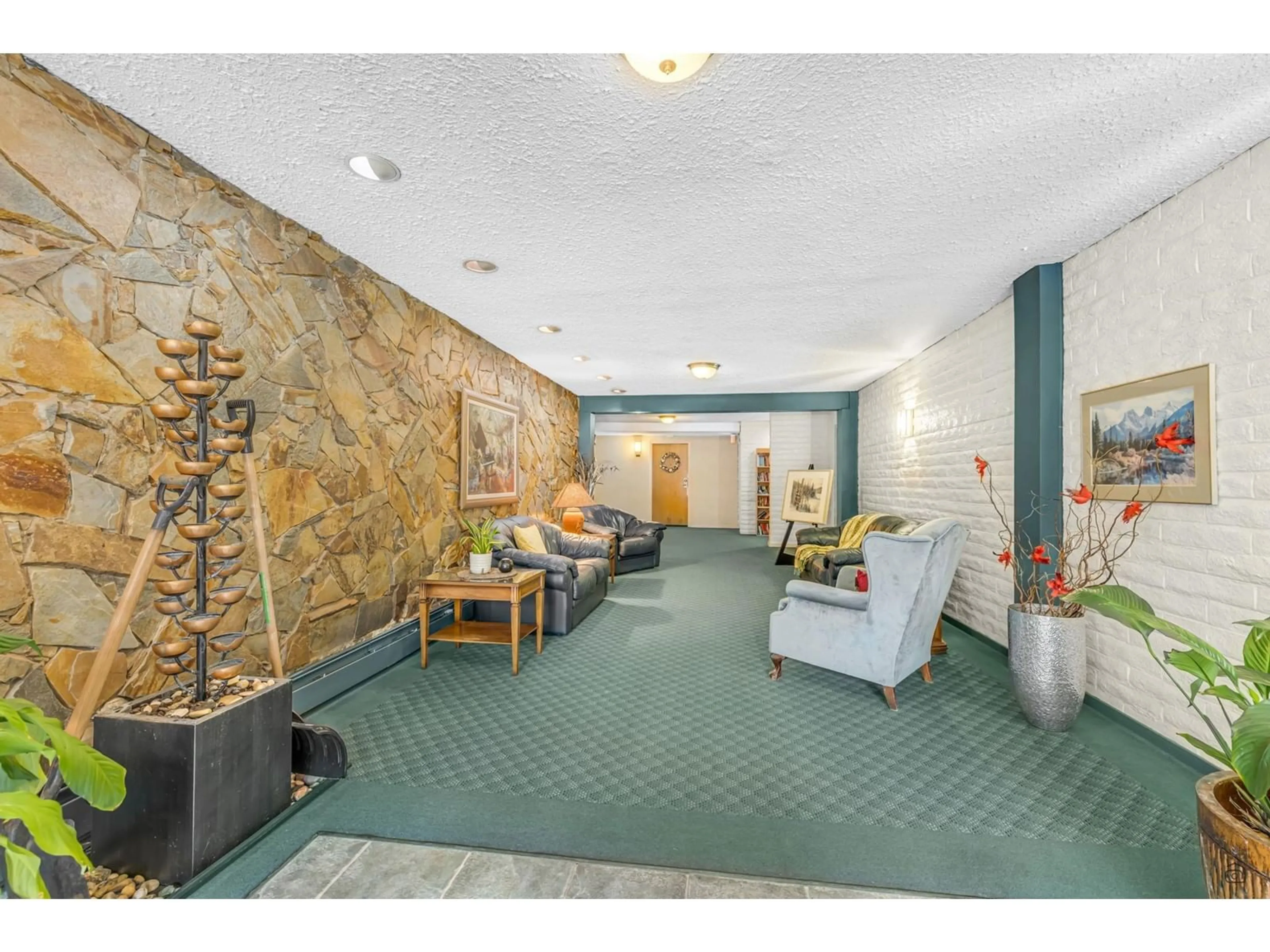 Lobby for 205 - 1351 MARTIN, White Rock British Columbia V4B3W6