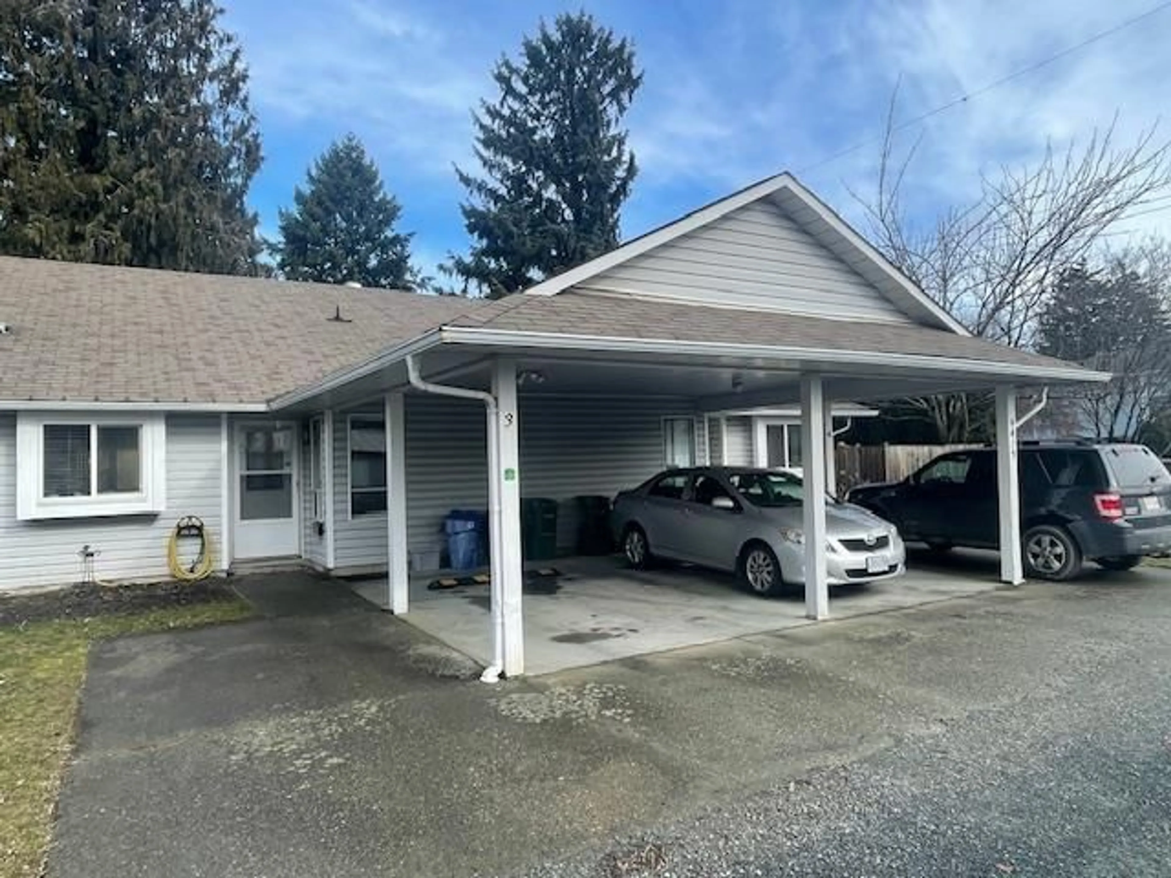 Indoor garage for 3 9413 HAZEL STREET|Chilliwack Proper Ea, Chilliwack British Columbia V2P5M9