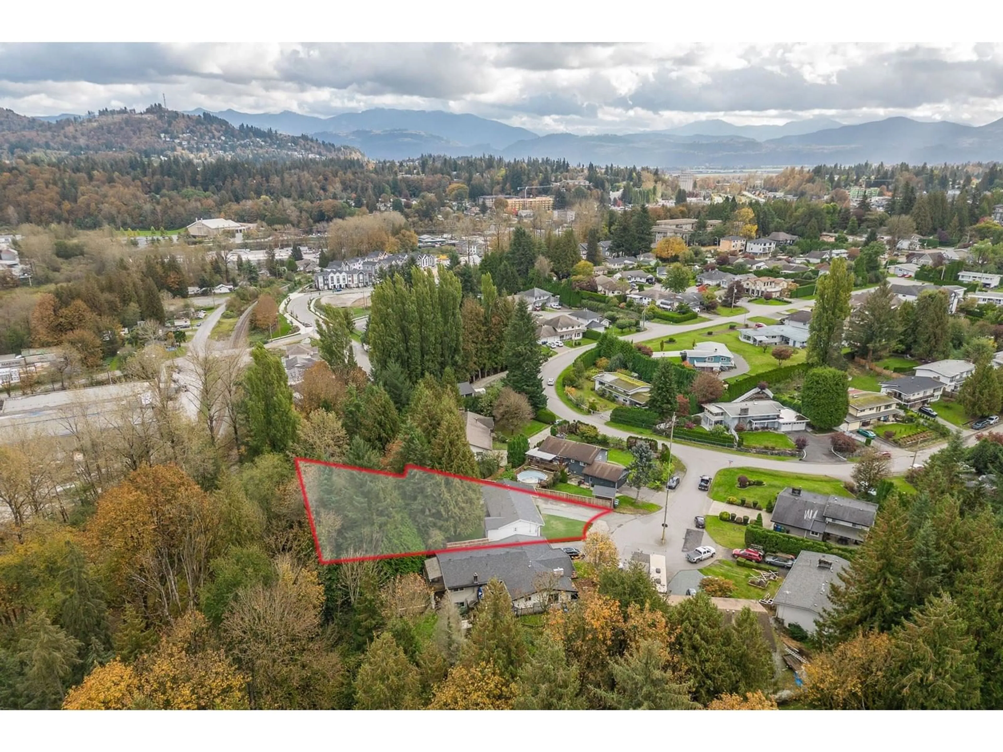 A pic from outside/outdoor area/front of a property/back of a property/a pic from drone, mountain view for 2956 AURORA PLACE, Abbotsford British Columbia V2S3L5