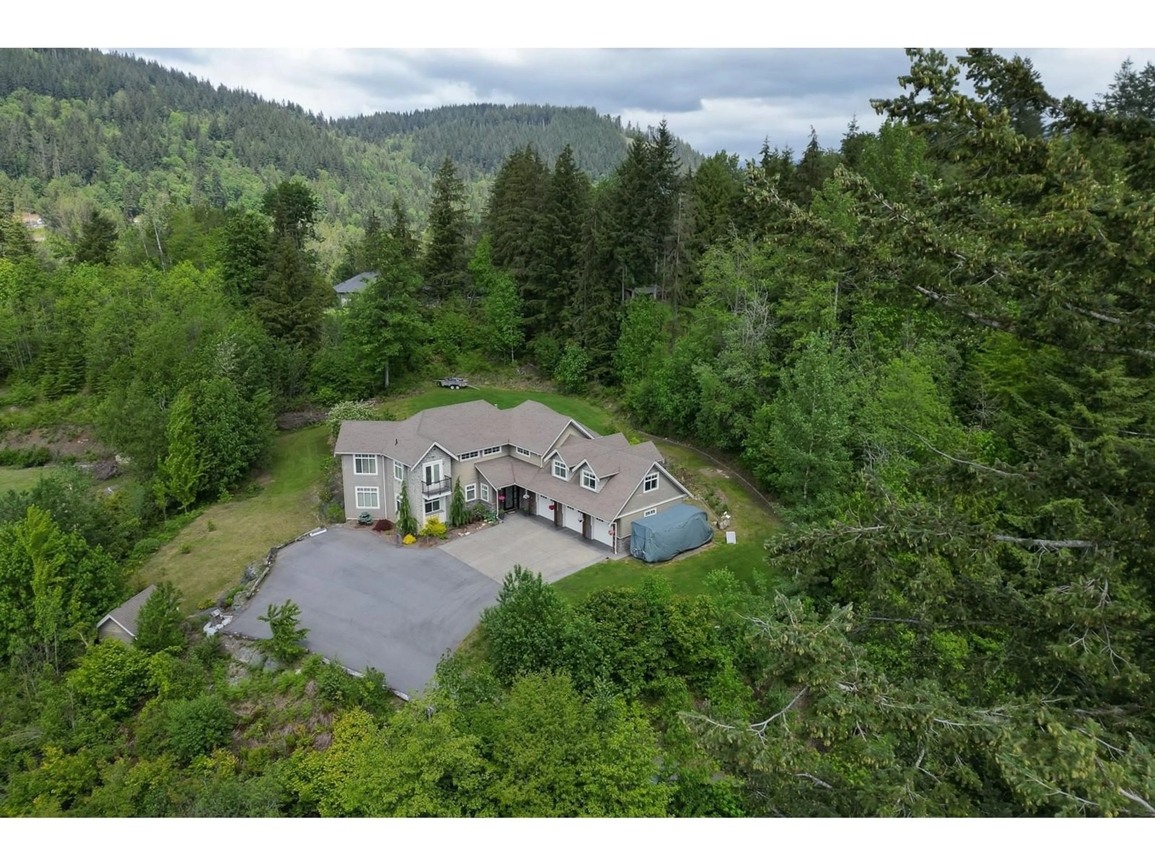 A pic from outside/outdoor area/front of a property/back of a property/a pic from drone, mountain view for 9503 DAWSON DRIVE, Mission British Columbia V2V6B2