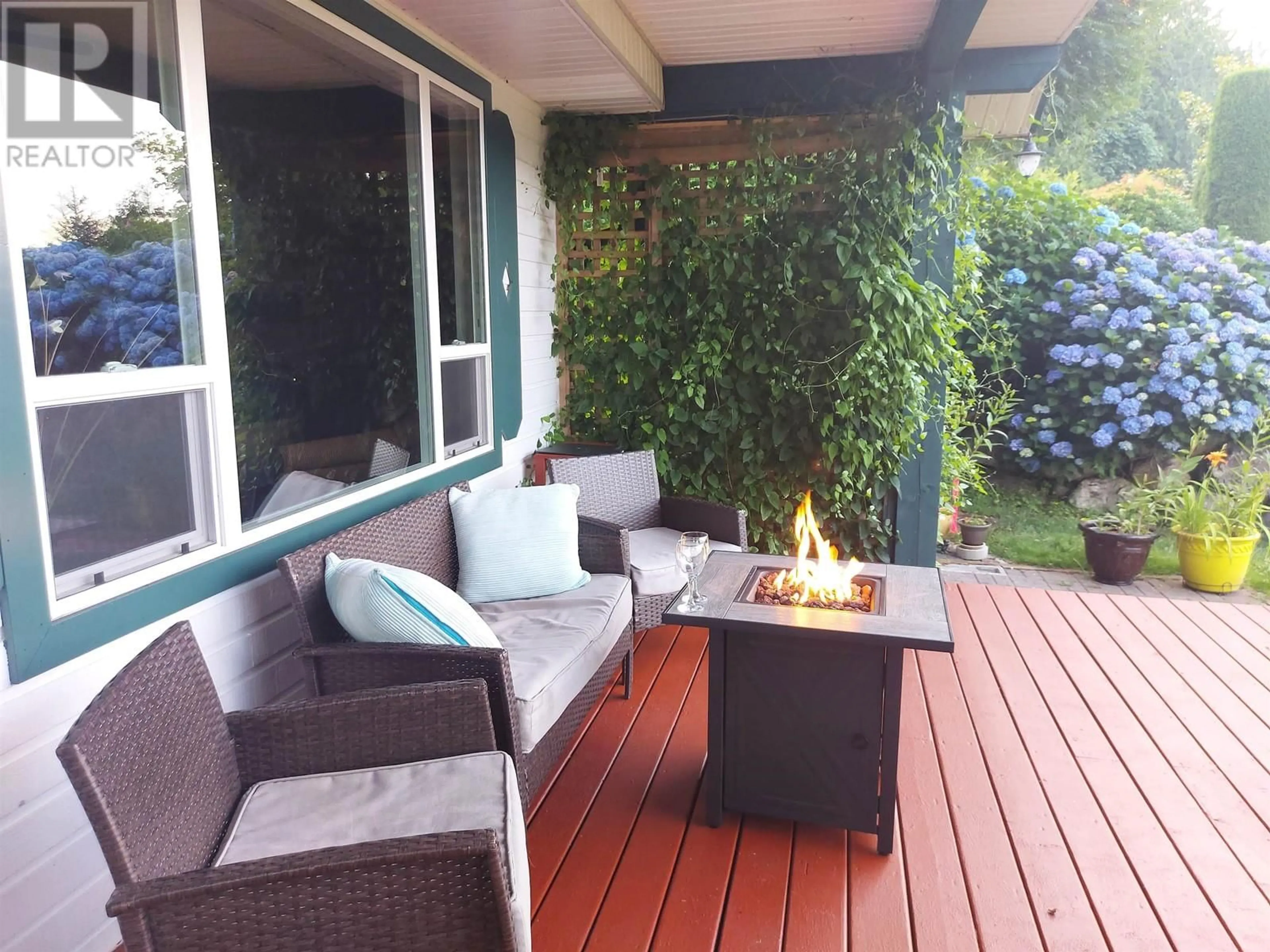 Patio, street for 6303 FAIRWAY AVENUE, Sechelt British Columbia V7Z0P8