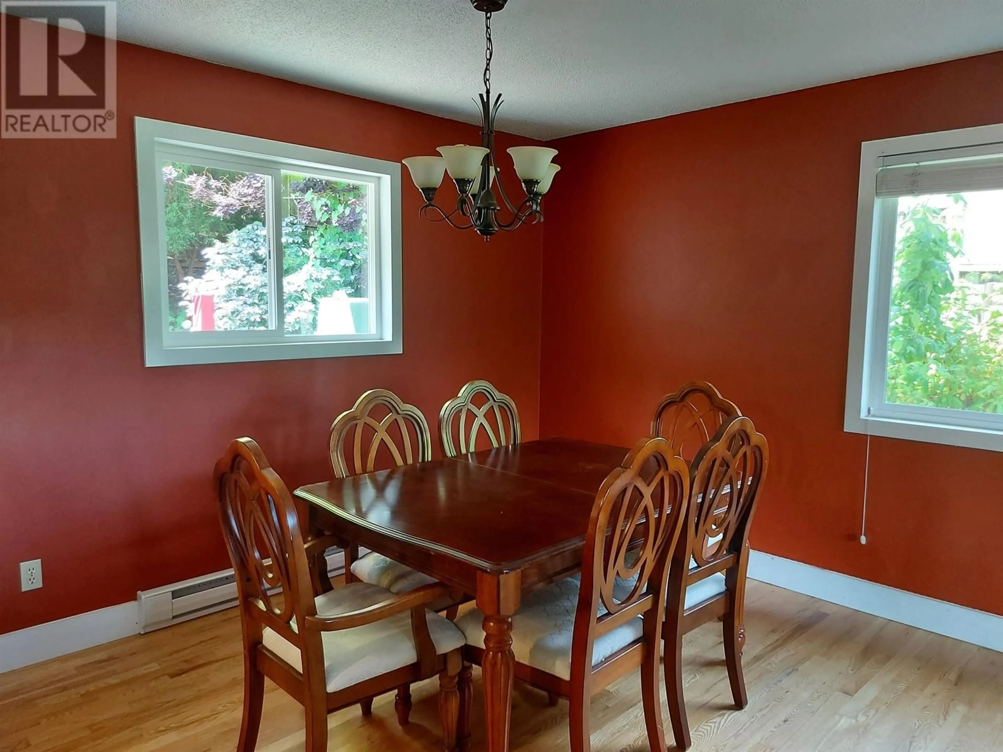 Dining room, wood/laminate floor for 6303 FAIRWAY AVENUE, Sechelt British Columbia V7Z0P8