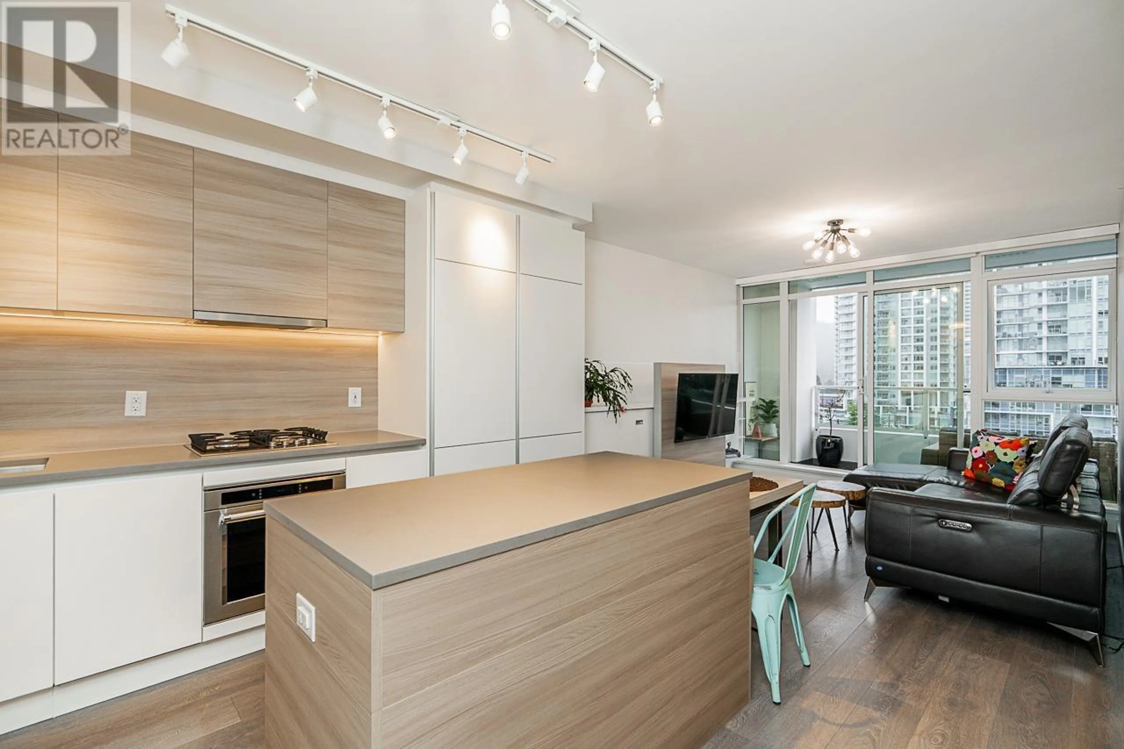 Open concept kitchen, wood/laminate floor for 610 - 657 WHITING WAY, Coquitlam British Columbia V3J0J6
