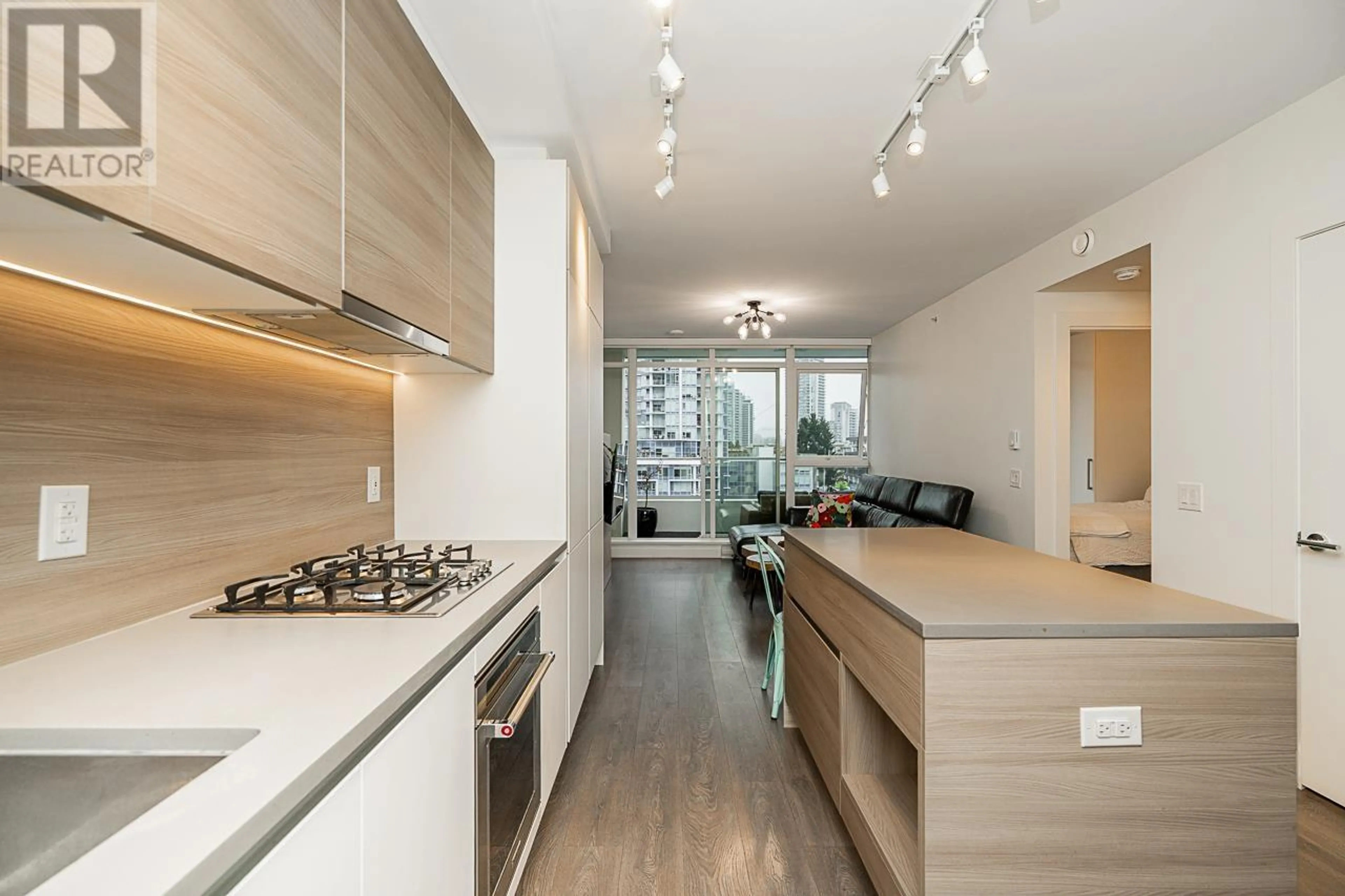 Open concept kitchen, wood/laminate floor for 610 - 657 WHITING WAY, Coquitlam British Columbia V3J0J6