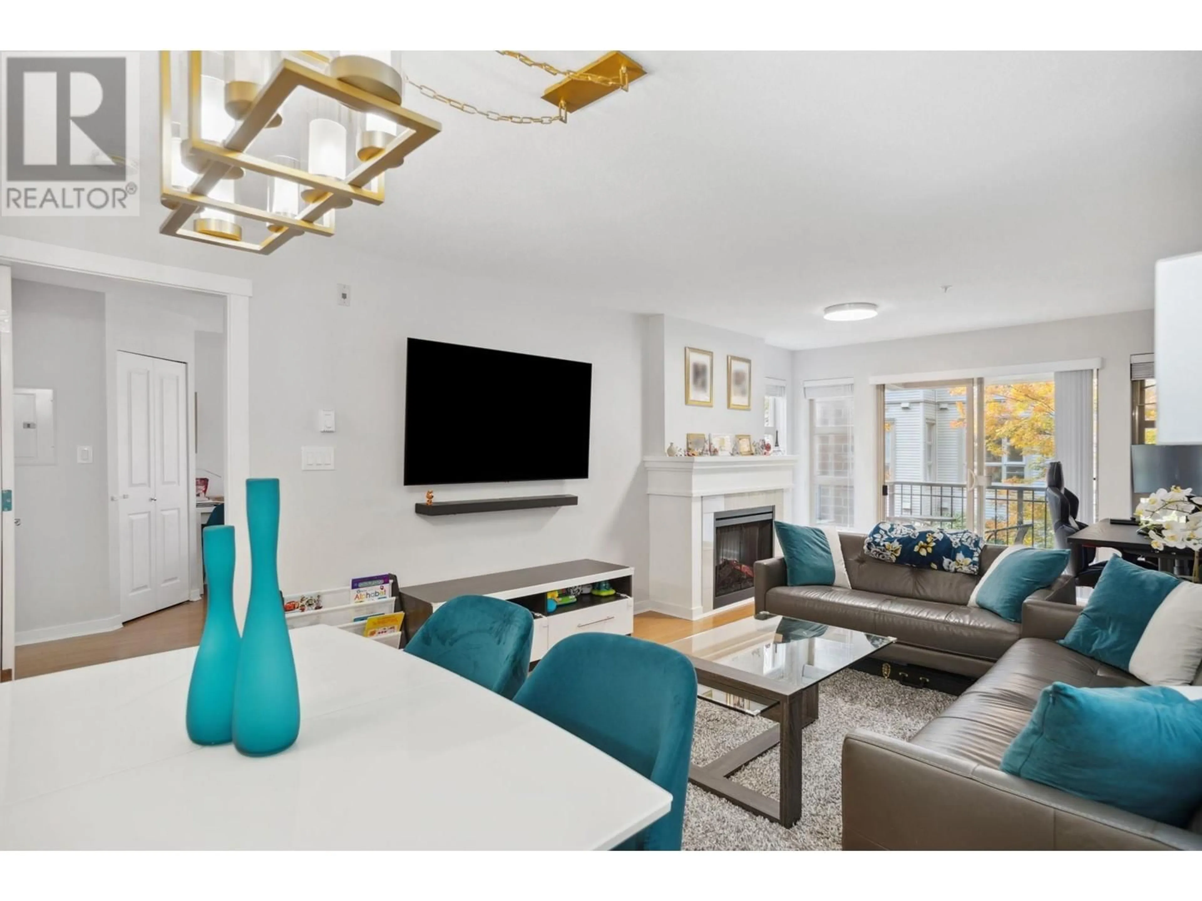 Living room with furniture, unknown for 3205 - 5119 GARDEN CITY ROAD, Richmond British Columbia V6X4H8