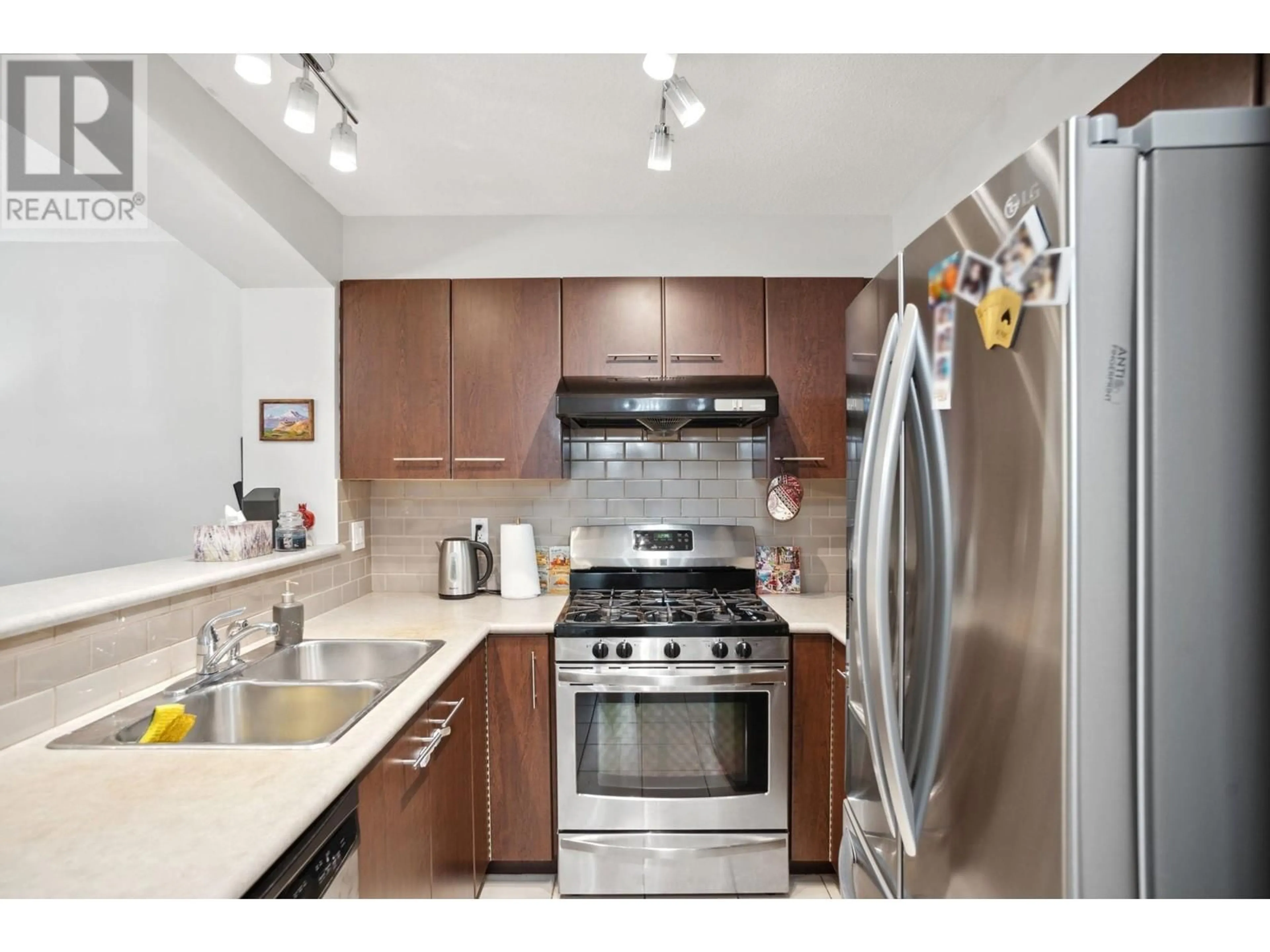 Standard kitchen, unknown for 3205 - 5119 GARDEN CITY ROAD, Richmond British Columbia V6X4H8