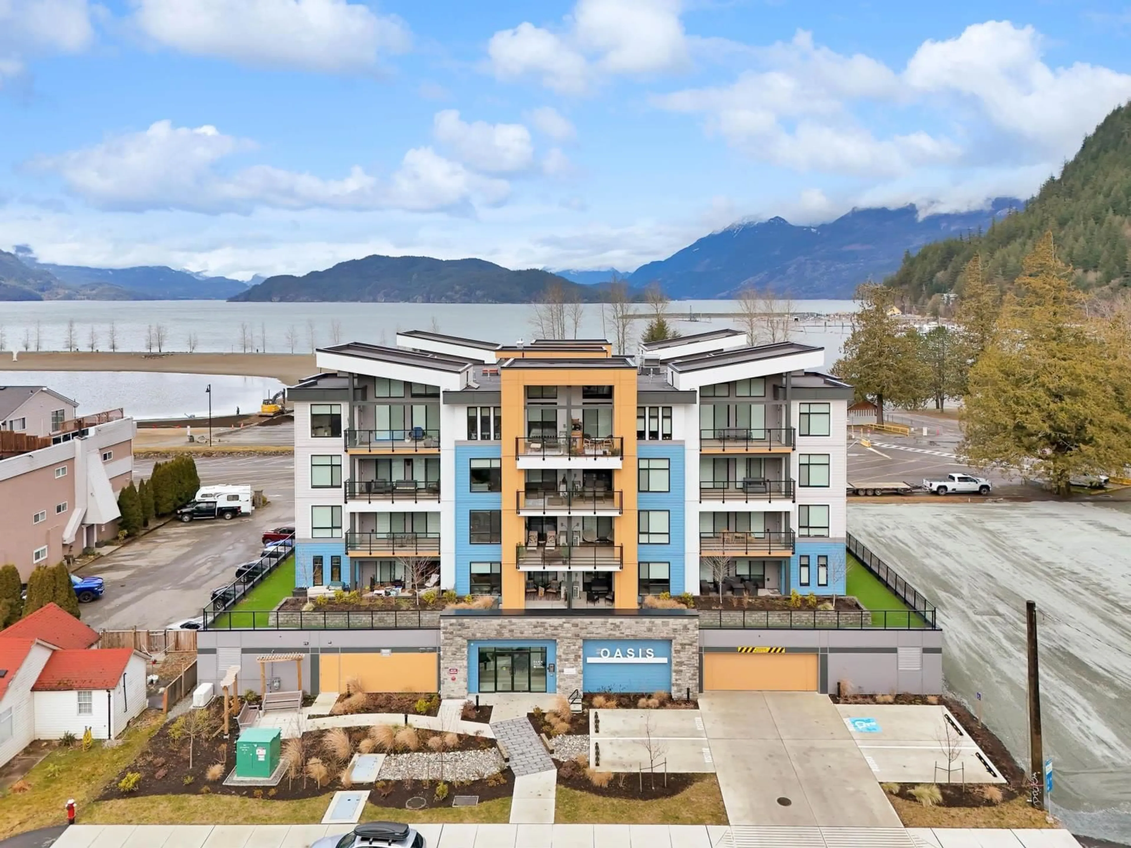 A pic from outside/outdoor area/front of a property/back of a property/a pic from drone, water/lake/river/ocean view for 207 - 470 ESPLANADE AVENUE, Harrison Hot Springs British Columbia V0M1K0