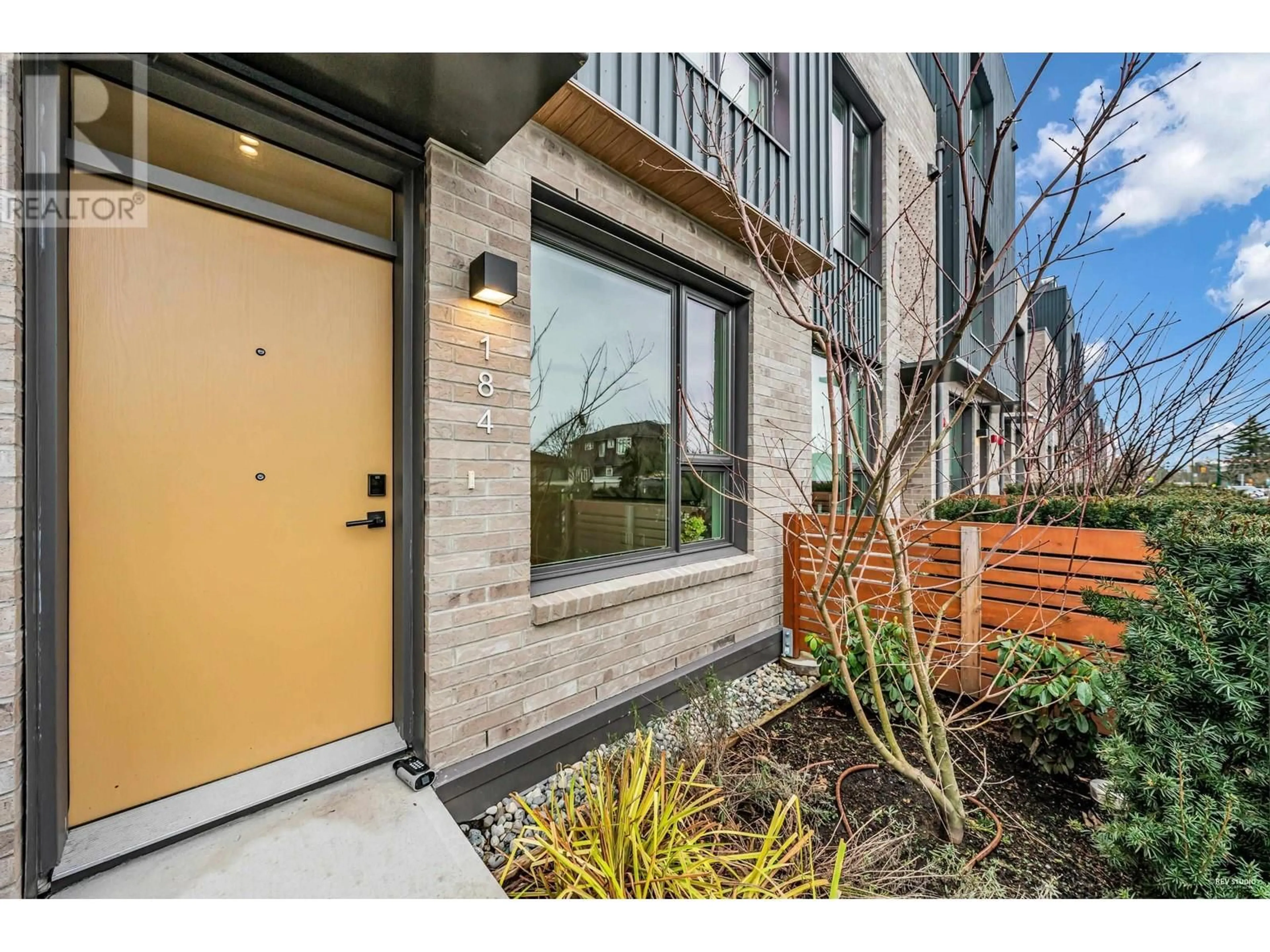 Indoor entryway for 184 815 W 49TH AVENUE, Vancouver British Columbia V5Z2S6