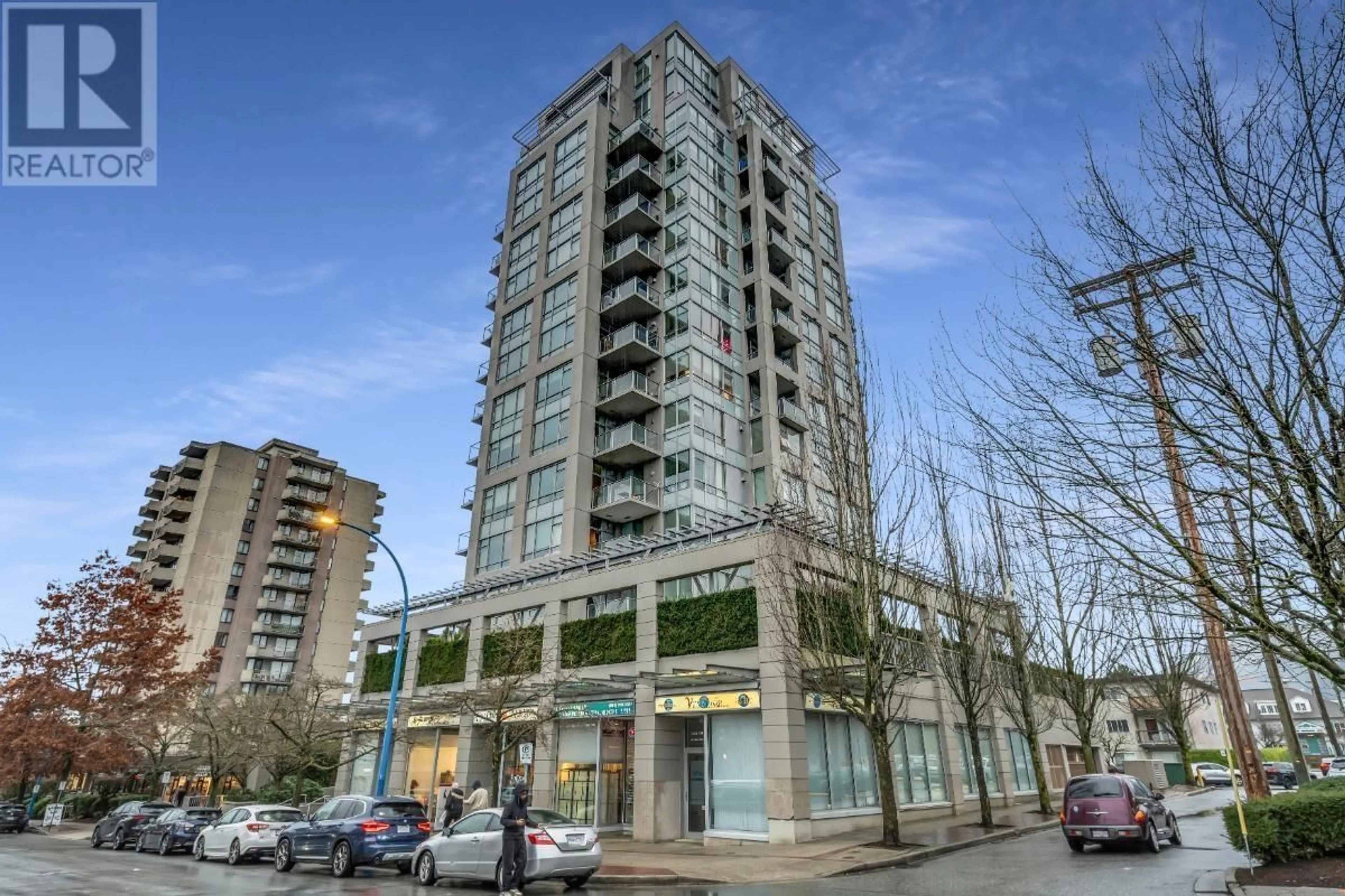 Indoor foyer for 1202 120 16TH WEST STREET, North Vancouver British Columbia V7M3N6