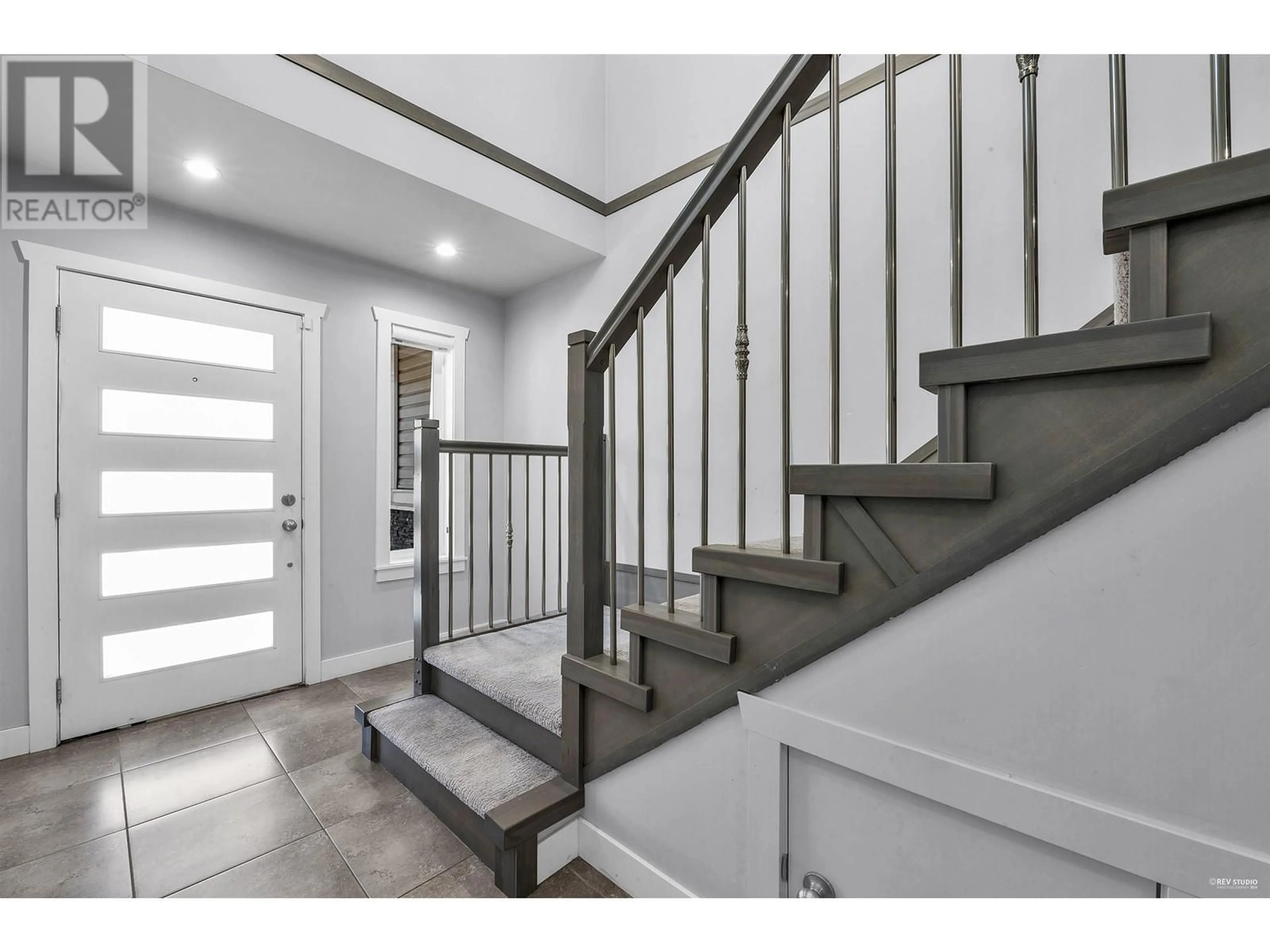 Stairs for 4612 RIVER ROAD, Delta British Columbia V4K1S4