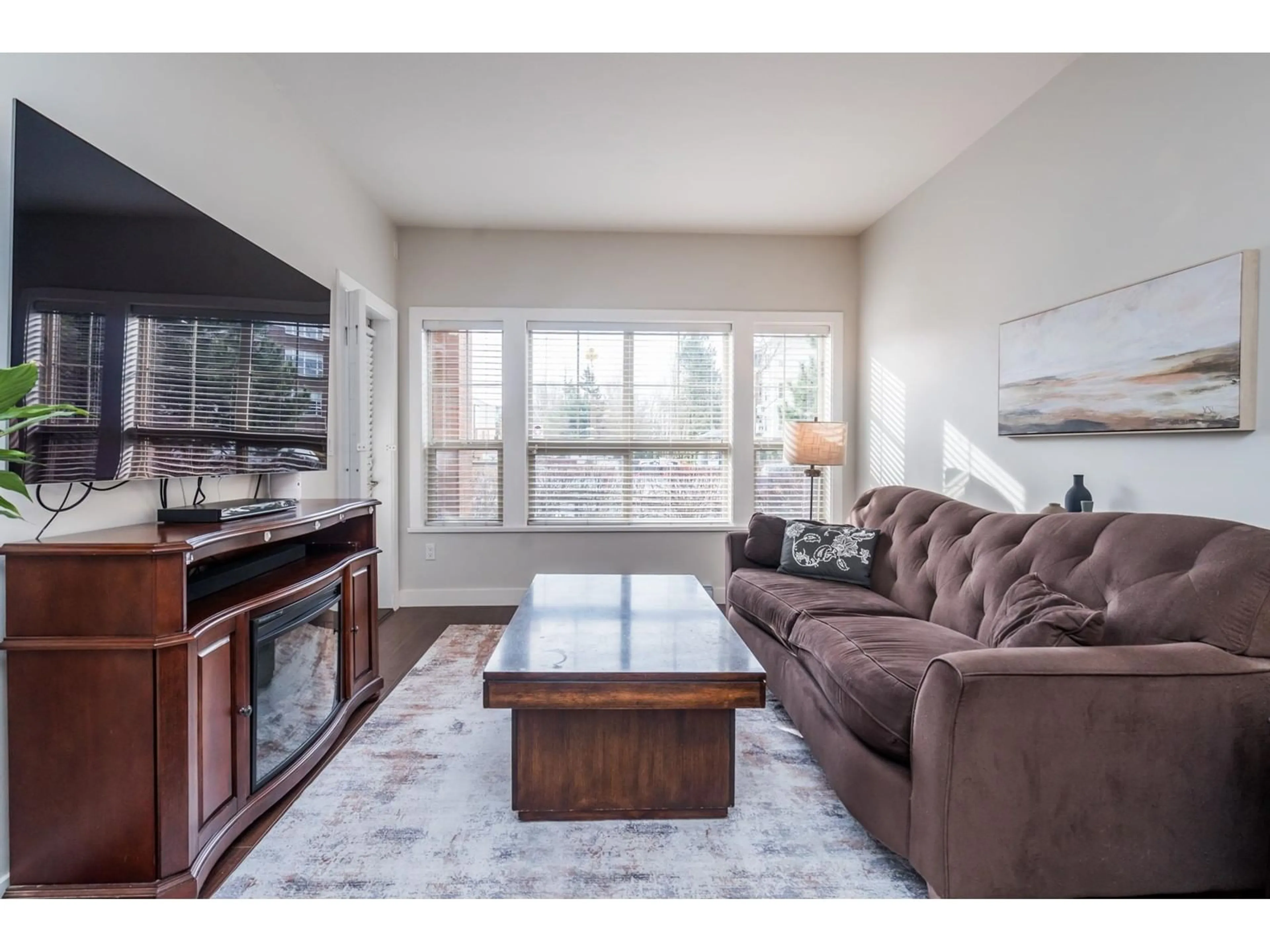 Living room with furniture, unknown for 101 20219 54A AVENUE, Langley British Columbia V3A0C7