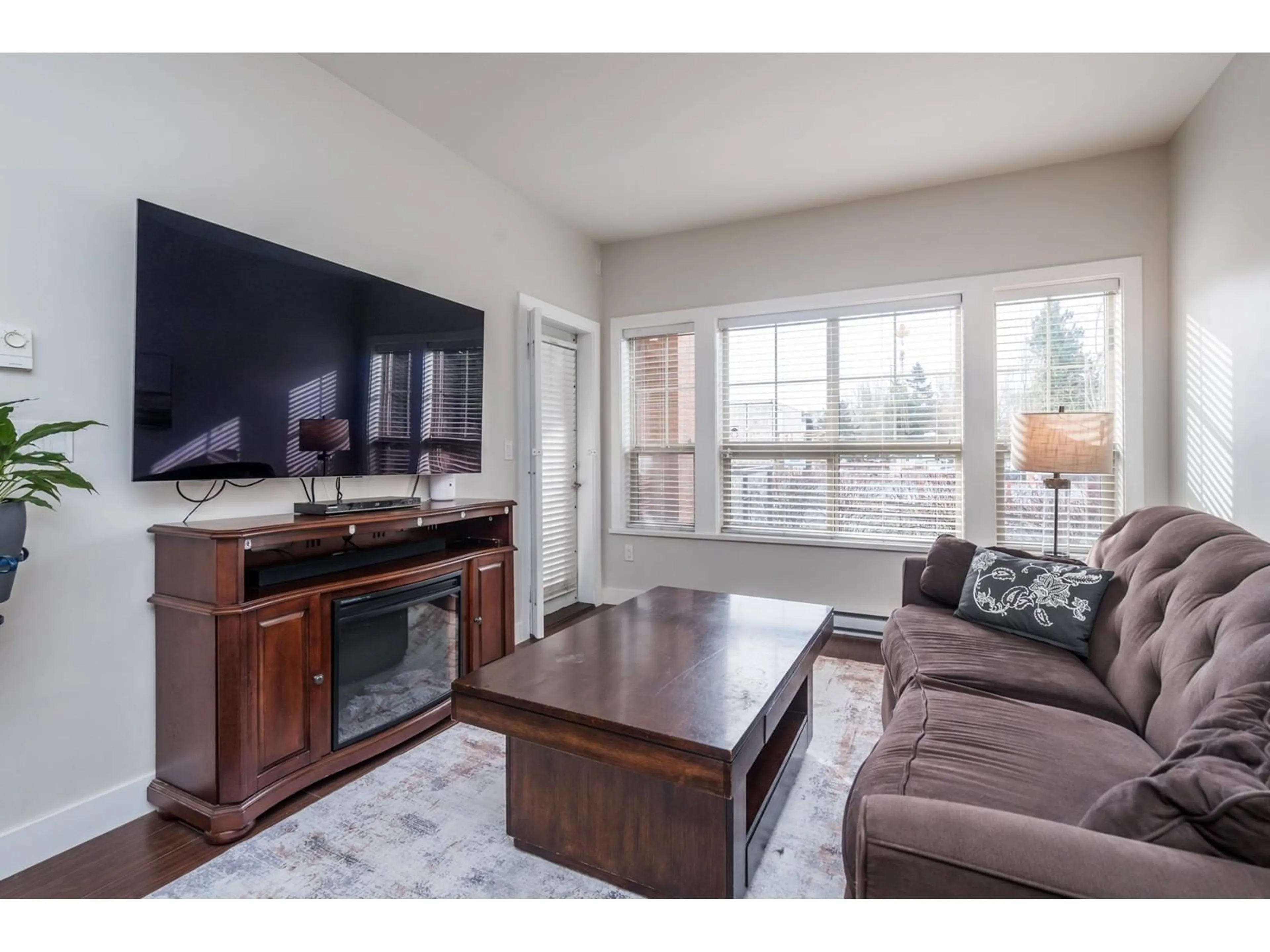 Living room with furniture, wood/laminate floor for 101 20219 54A AVENUE, Langley British Columbia V3A0C7