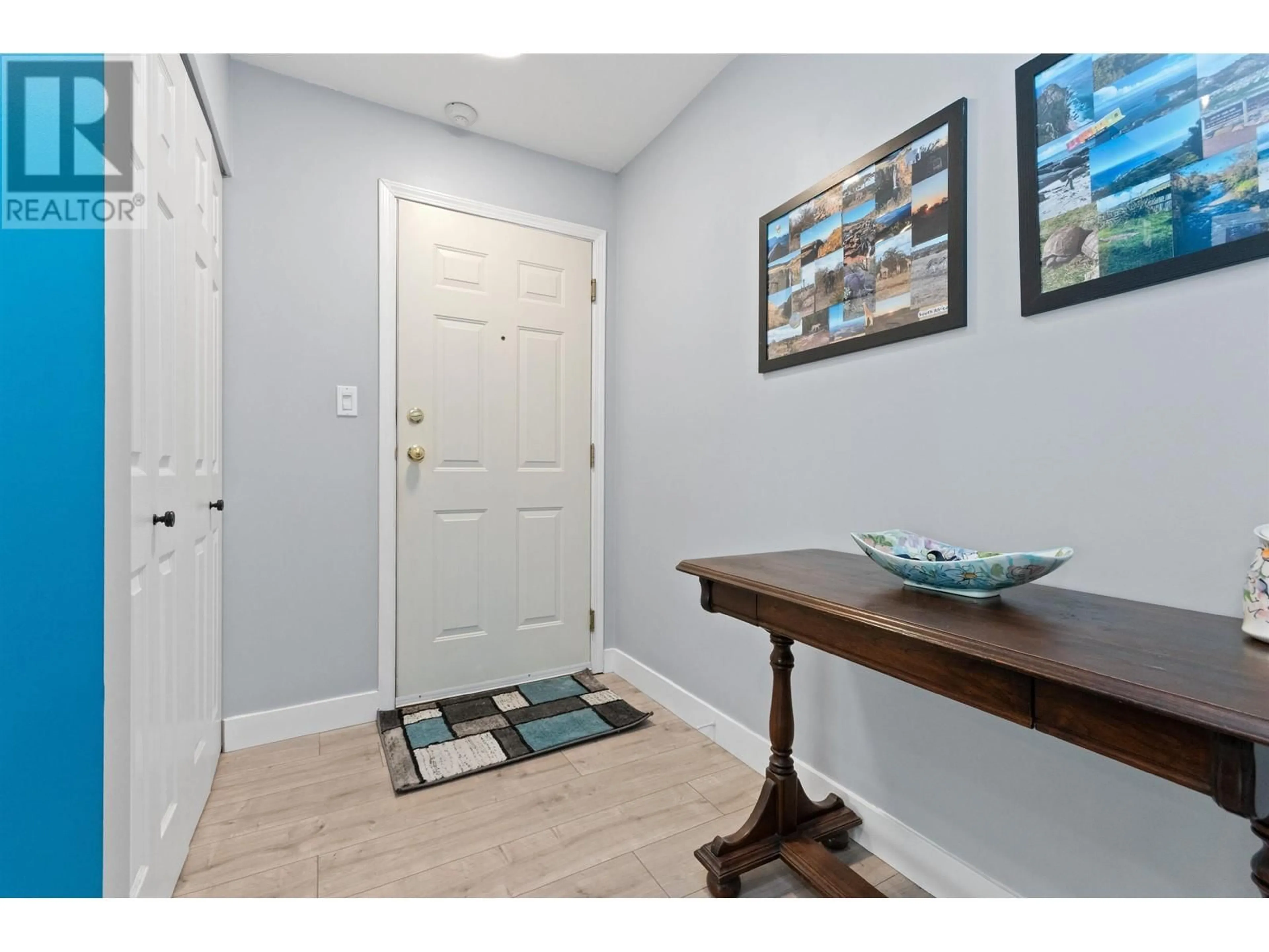 Indoor entryway for 309 2335 WHYTE AVENUE, Port Coquitlam British Columbia V3C2A3