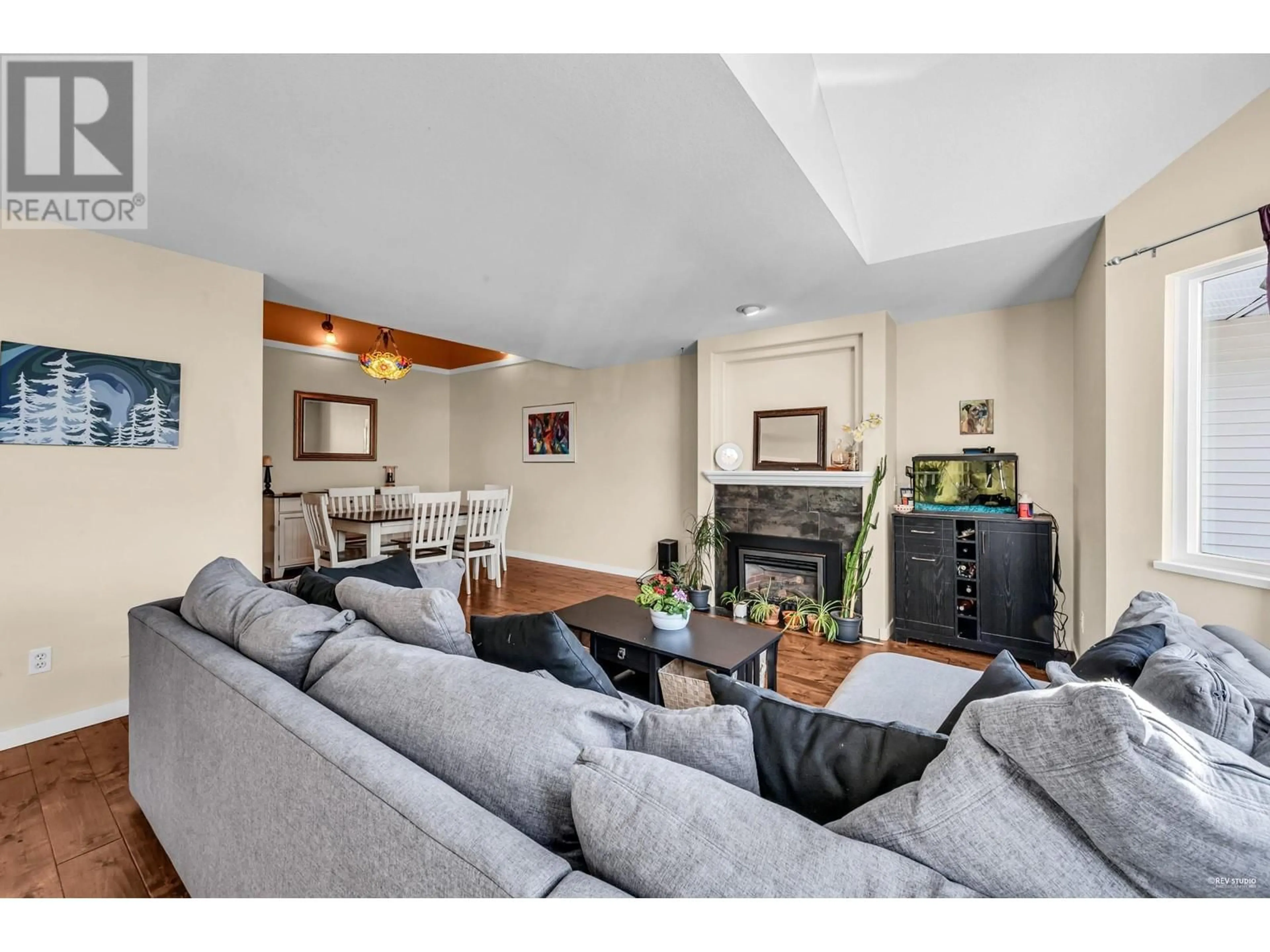 Living room with furniture, unknown for 163 - 101 PARKSIDE DRIVE, Port Moody British Columbia V3H4W6