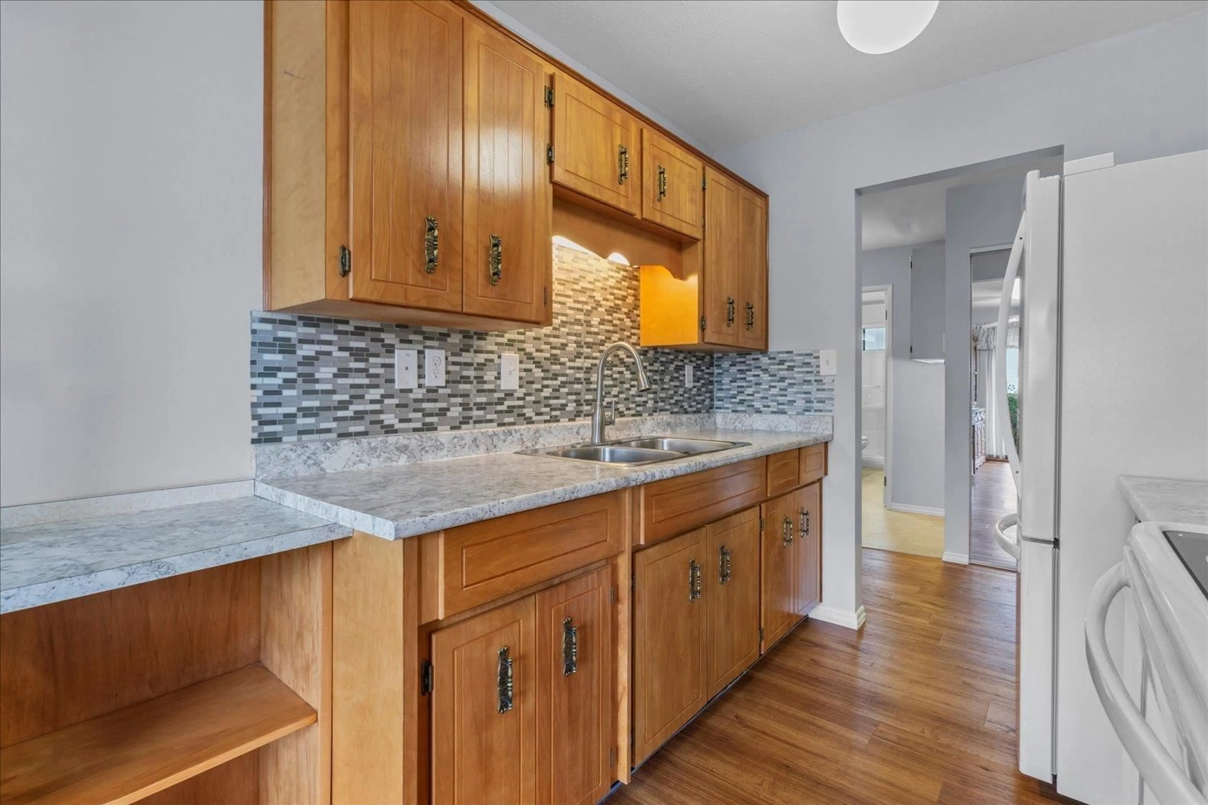 Standard kitchen, ceramic/tile floor for 47 - 7455 HURON STREET, Chilliwack British Columbia V2R3T9