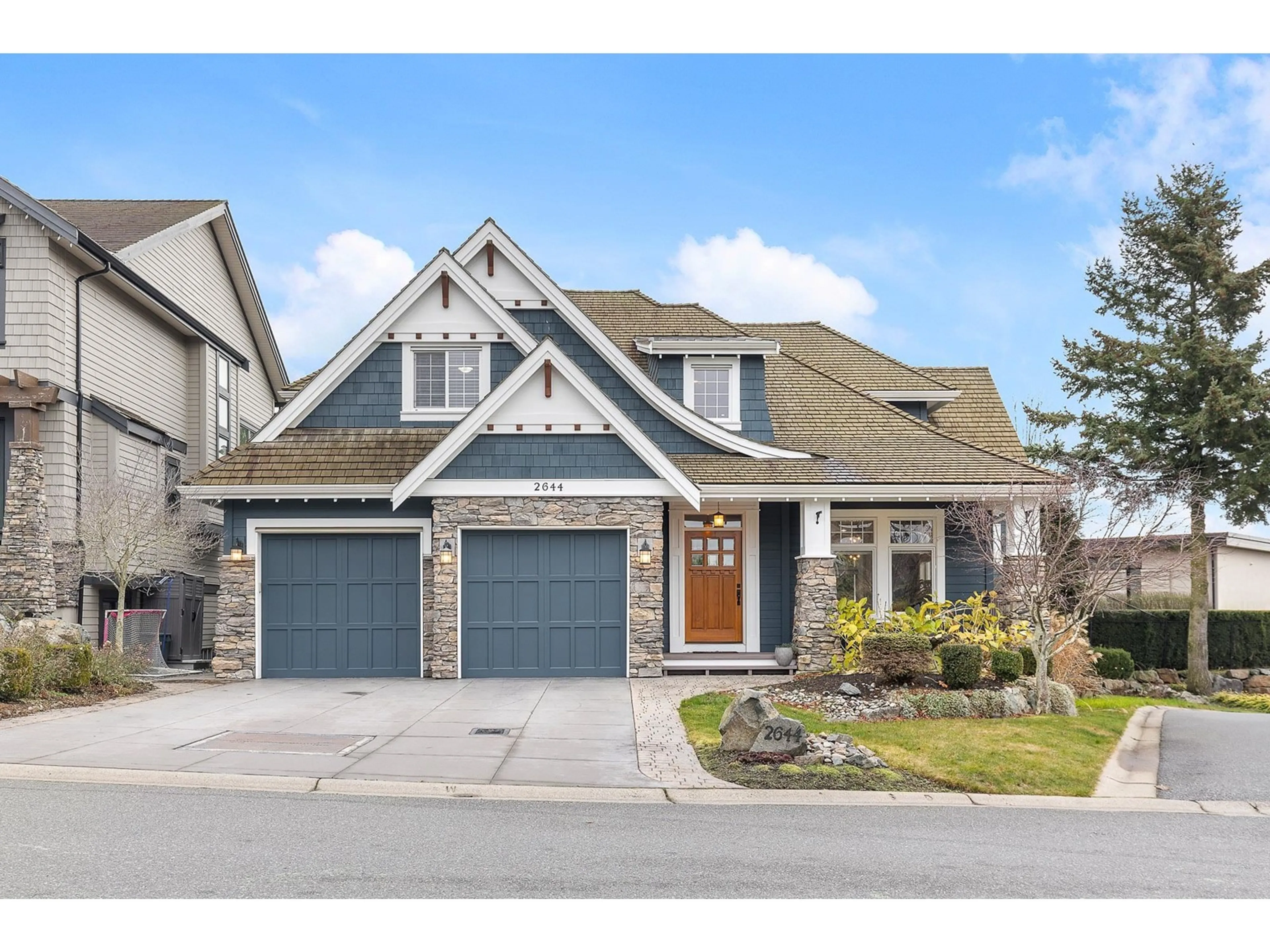 Home with vinyl exterior material, street for 2644 LARKSPUR, Abbotsford British Columbia V3G0B3