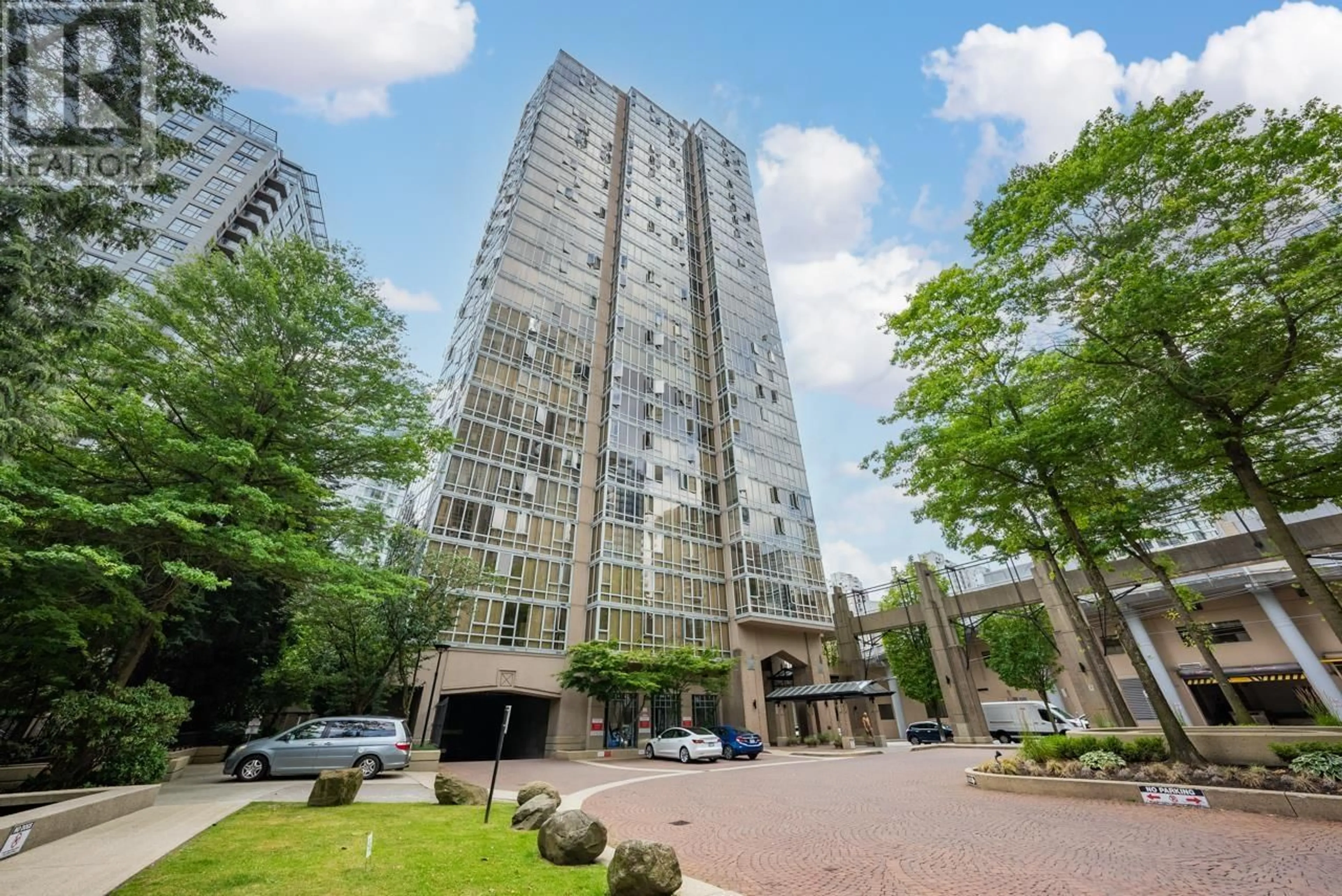 Indoor foyer for 705 950 CAMBIE STREET, Vancouver British Columbia V6B5X5