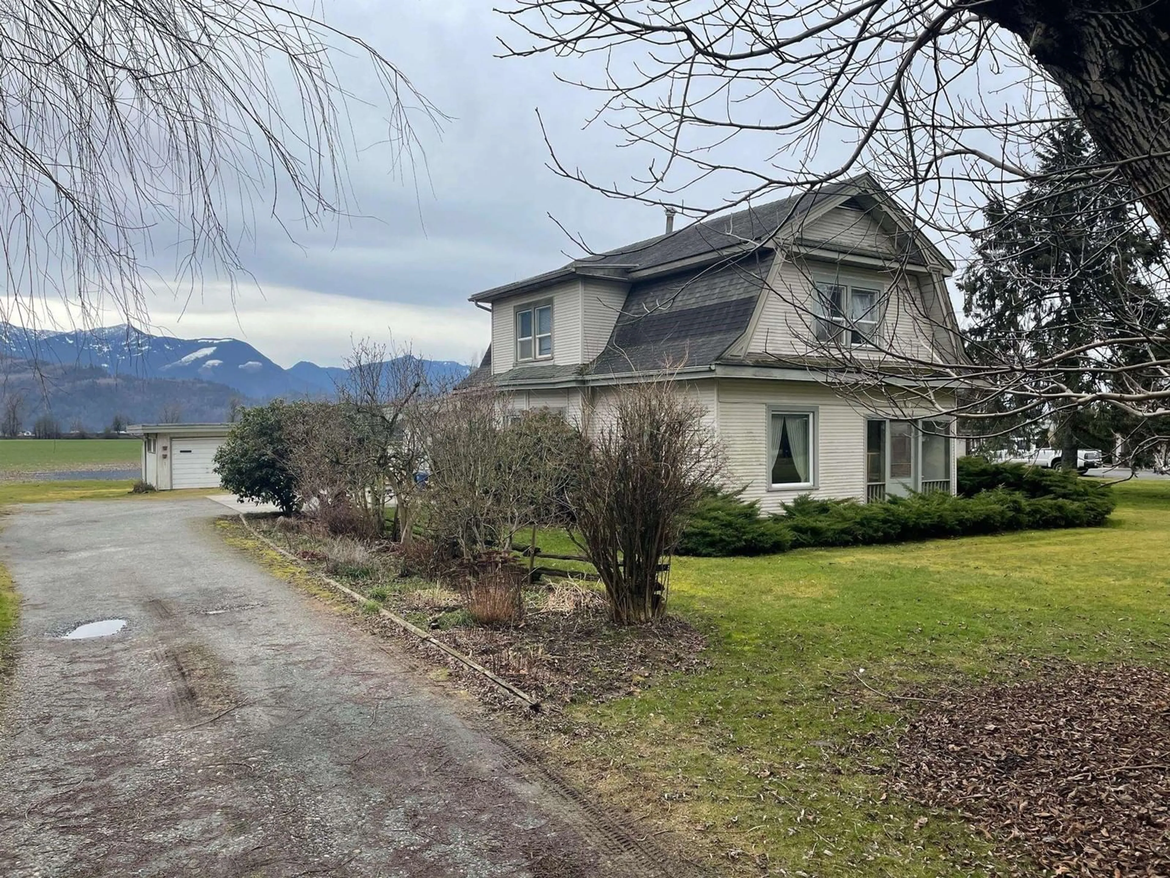 A pic from outside/outdoor area/front of a property/back of a property/a pic from drone, street for 49090 YALE ROAD, Chilliwack British Columbia V4Z0B2