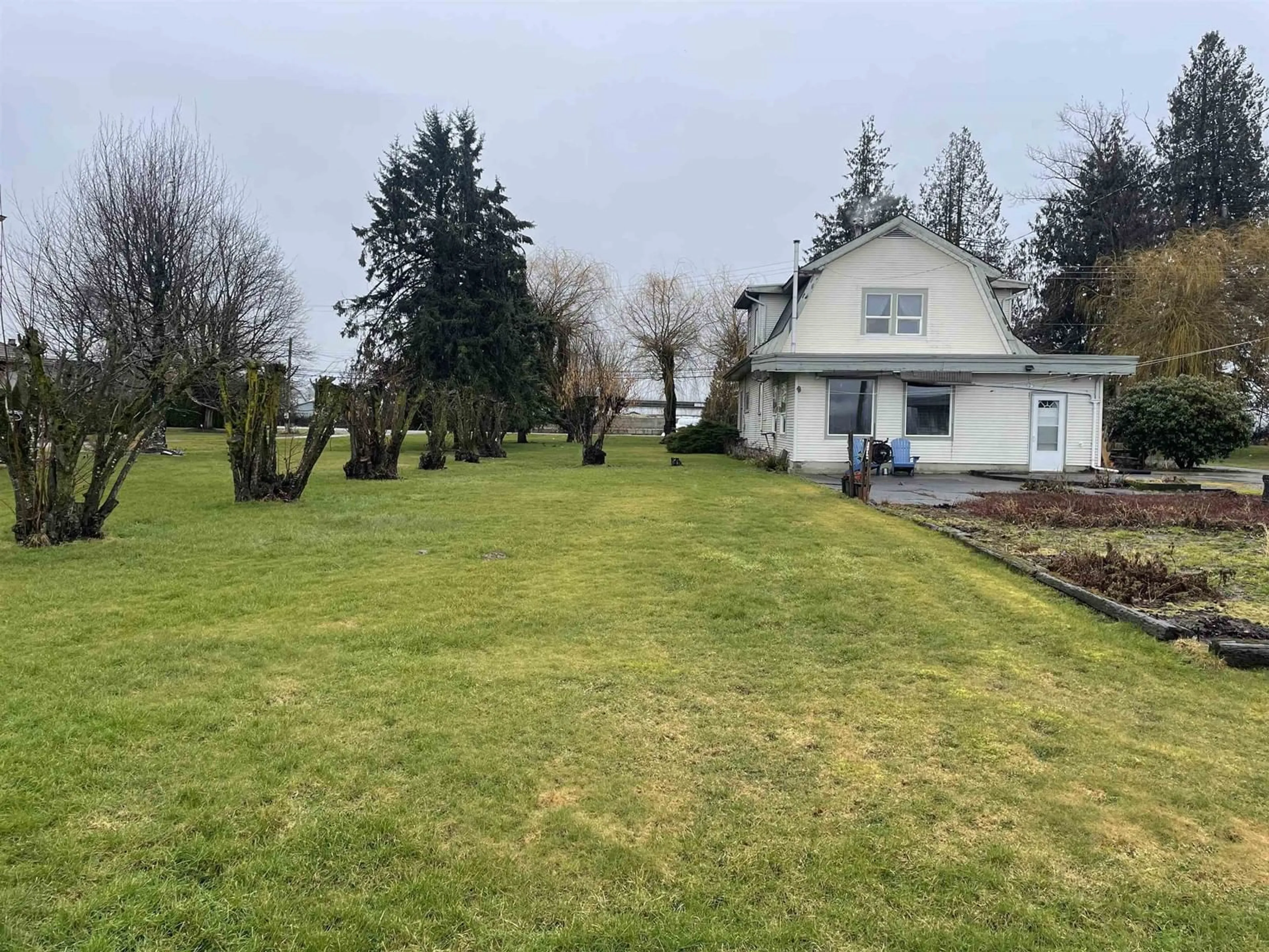 A pic from outside/outdoor area/front of a property/back of a property/a pic from drone, unknown for 49090 YALE ROAD, Chilliwack British Columbia V4Z0B2