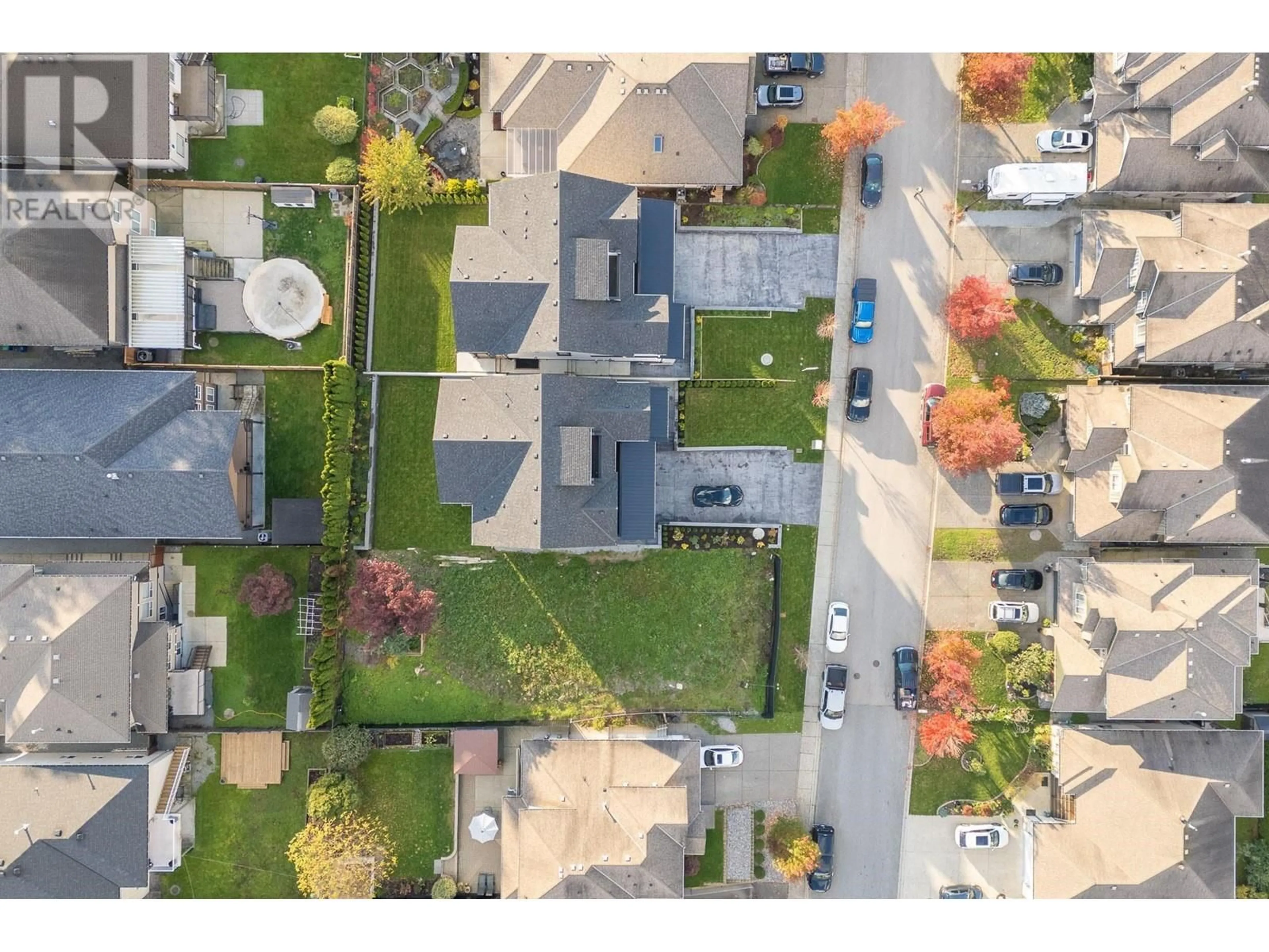 A pic from outside/outdoor area/front of a property/back of a property/a pic from drone, street for 22012 ISAAC CRESCENT, Maple Ridge British Columbia V2X8N8