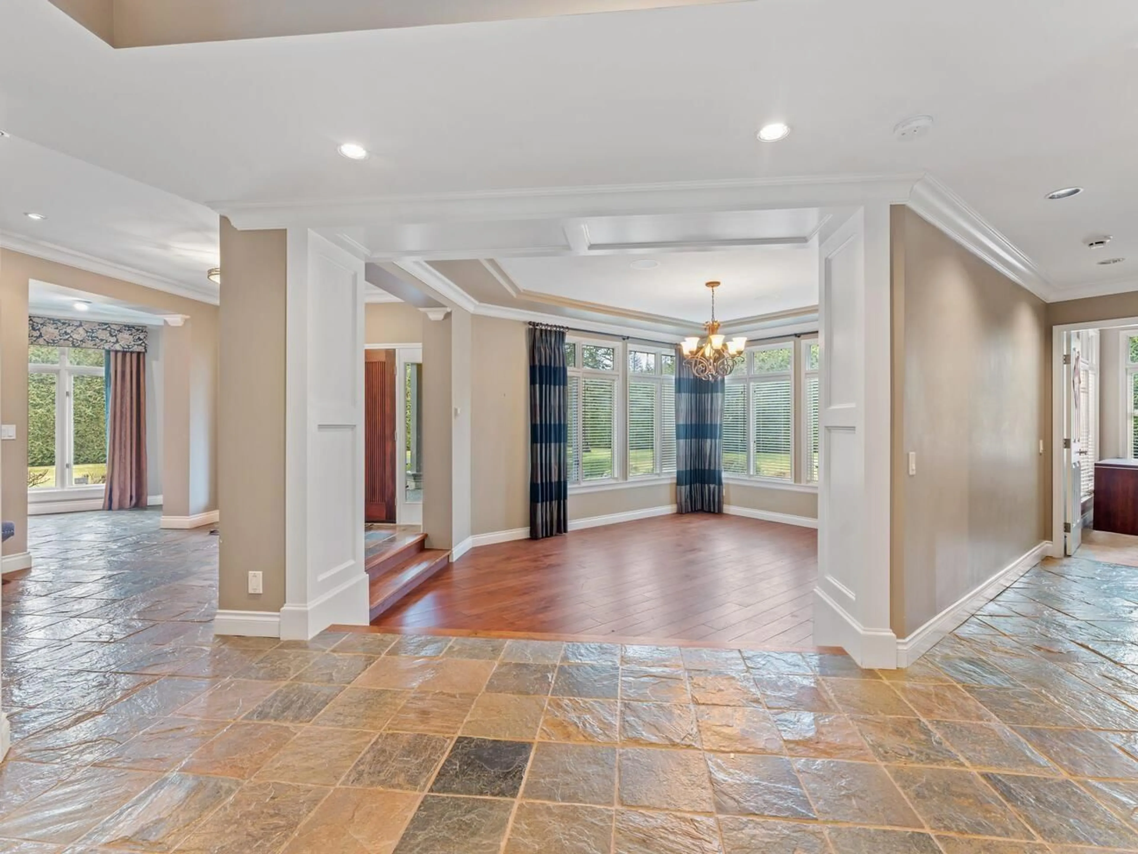 Indoor entryway for 16682 27, Surrey British Columbia V3Z9X1