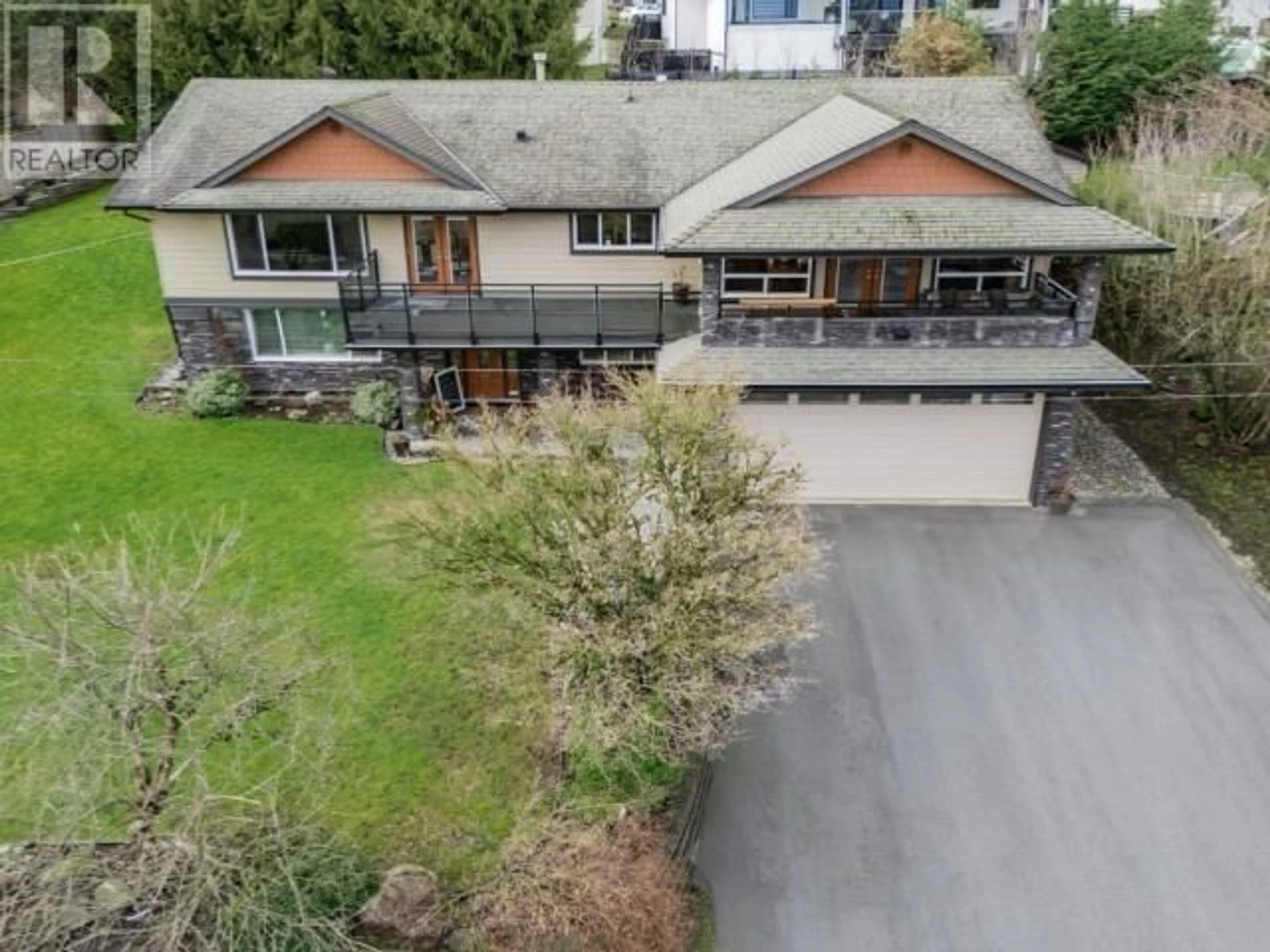 A pic from outside/outdoor area/front of a property/back of a property/a pic from drone, street for 3072 LAZY A STREET, Coquitlam British Columbia V3C3N9