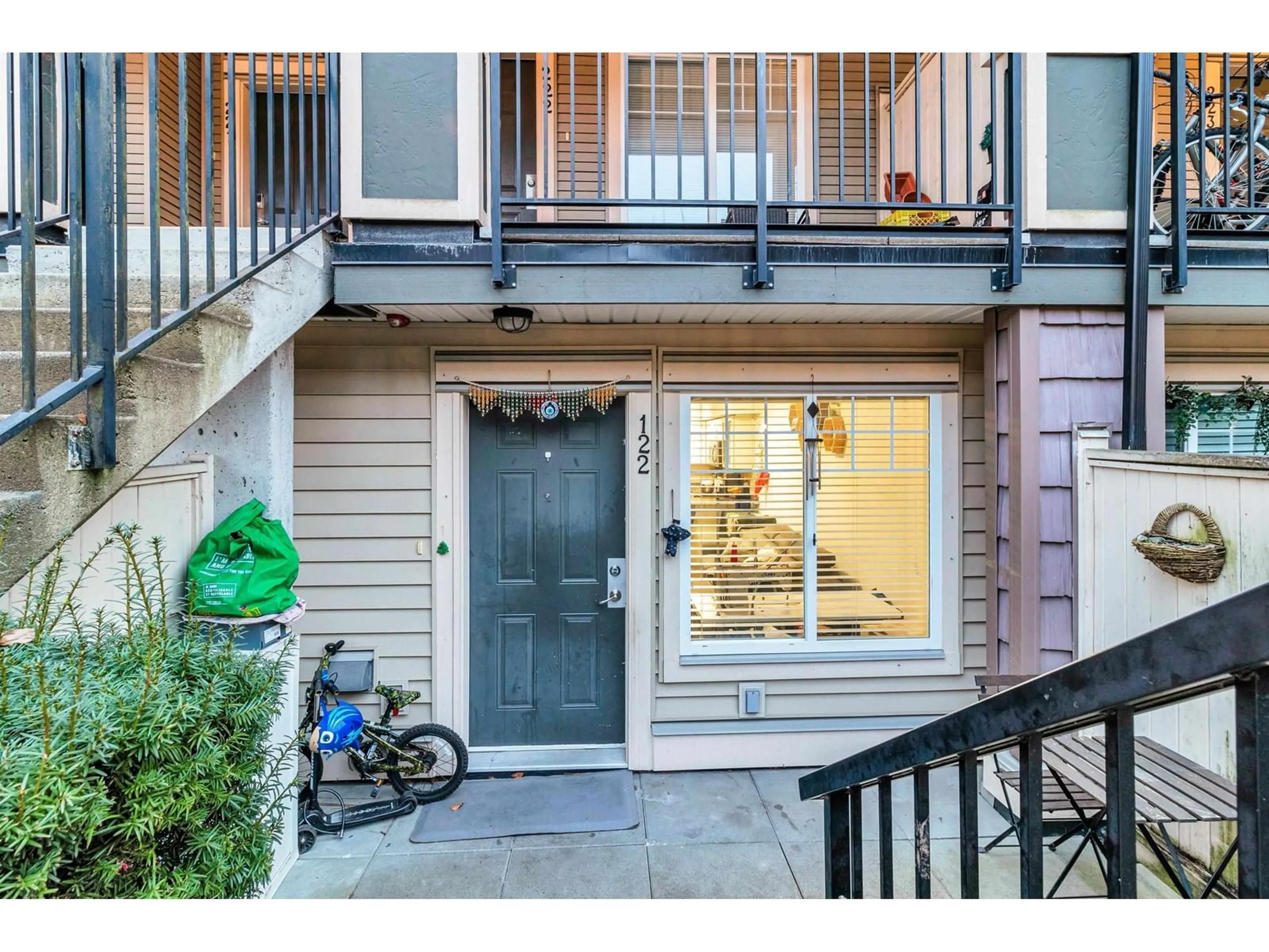 Indoor entryway for 122 13958 108 AVENUE, Surrey British Columbia V3T0B4