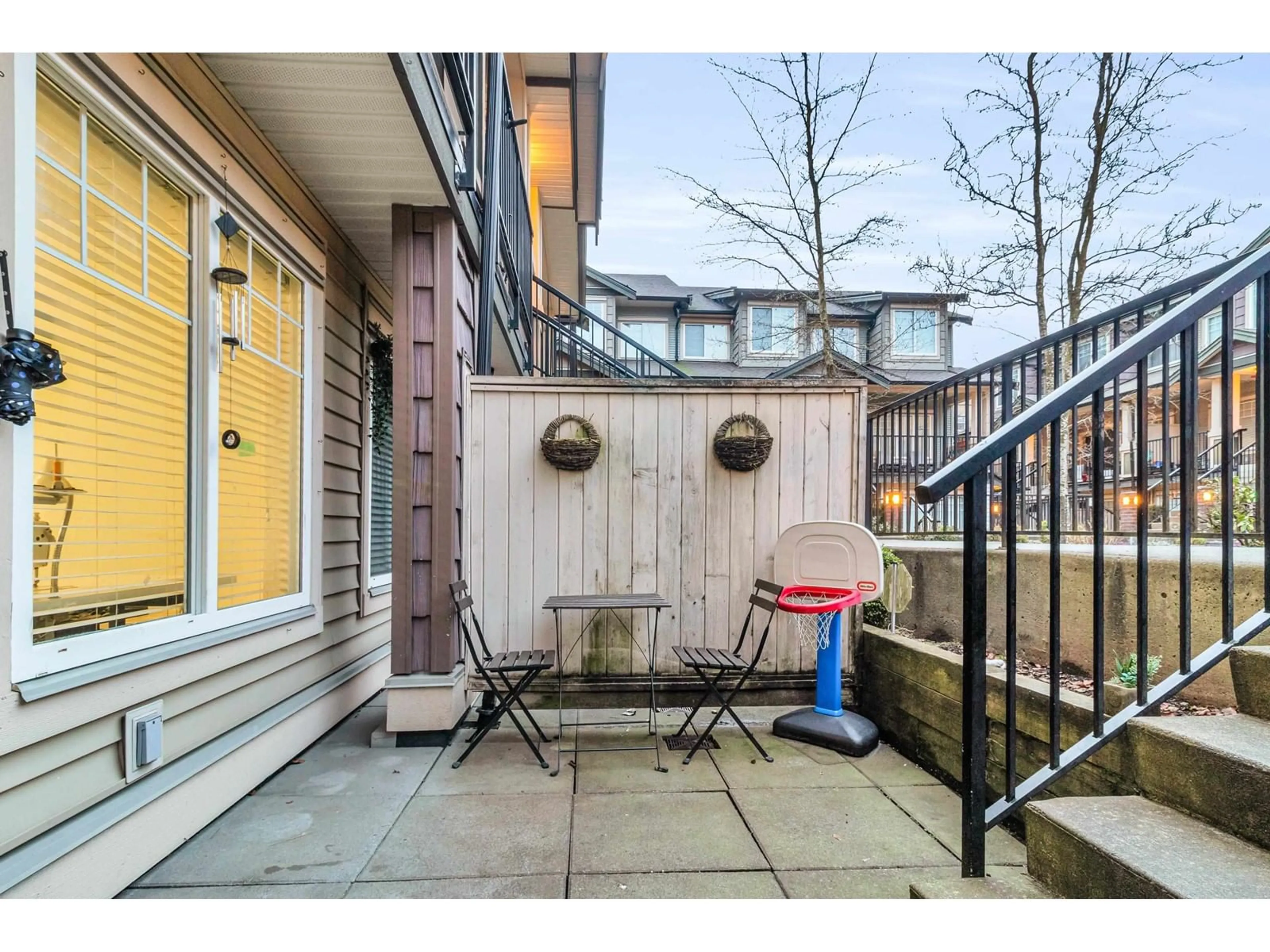 Patio, street for 122 13958 108 AVENUE, Surrey British Columbia V3T0B4