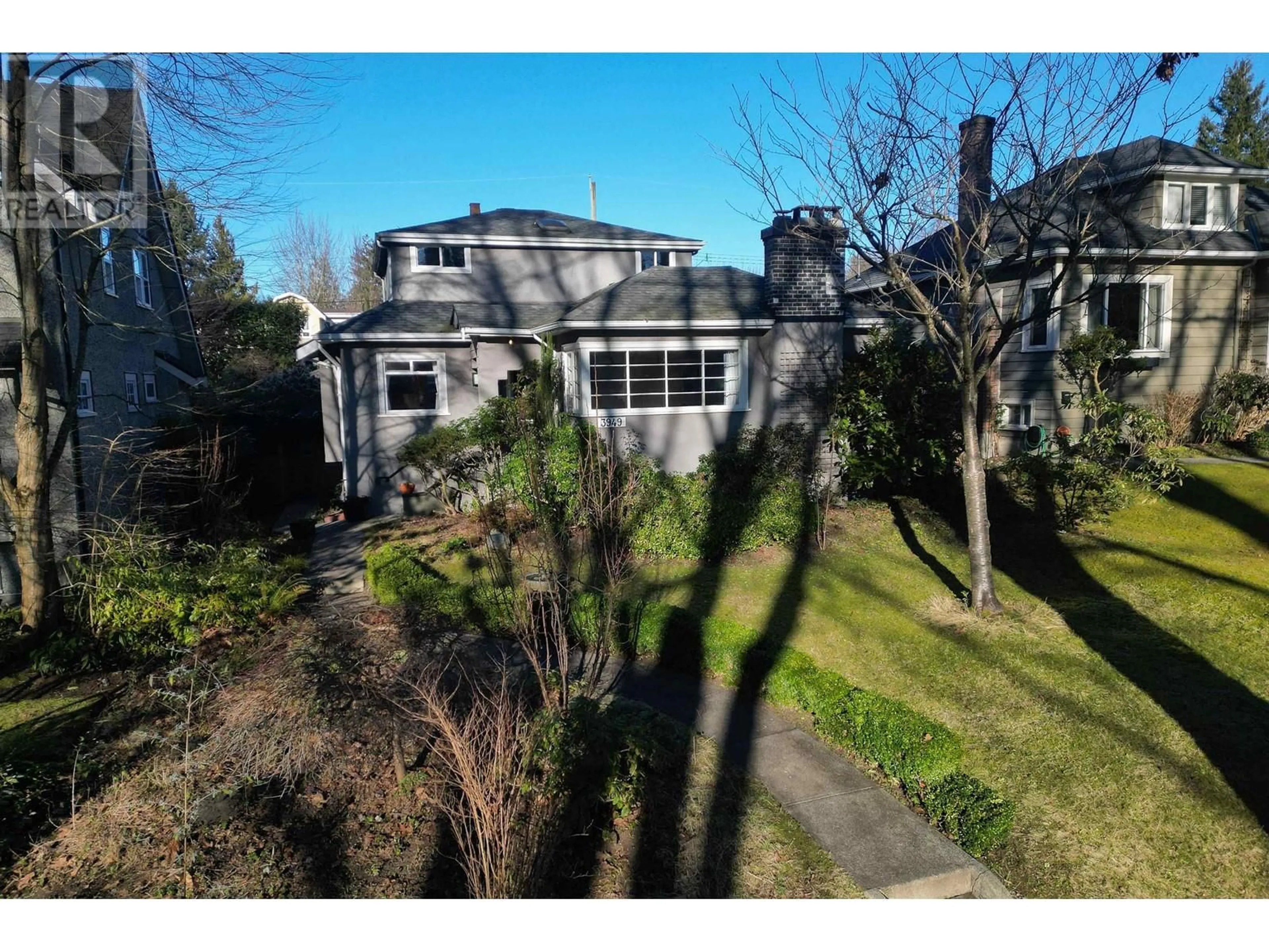 A pic from outside/outdoor area/front of a property/back of a property/a pic from drone, street for 3949 W 32ND AVENUE, Vancouver British Columbia V6S1Z4