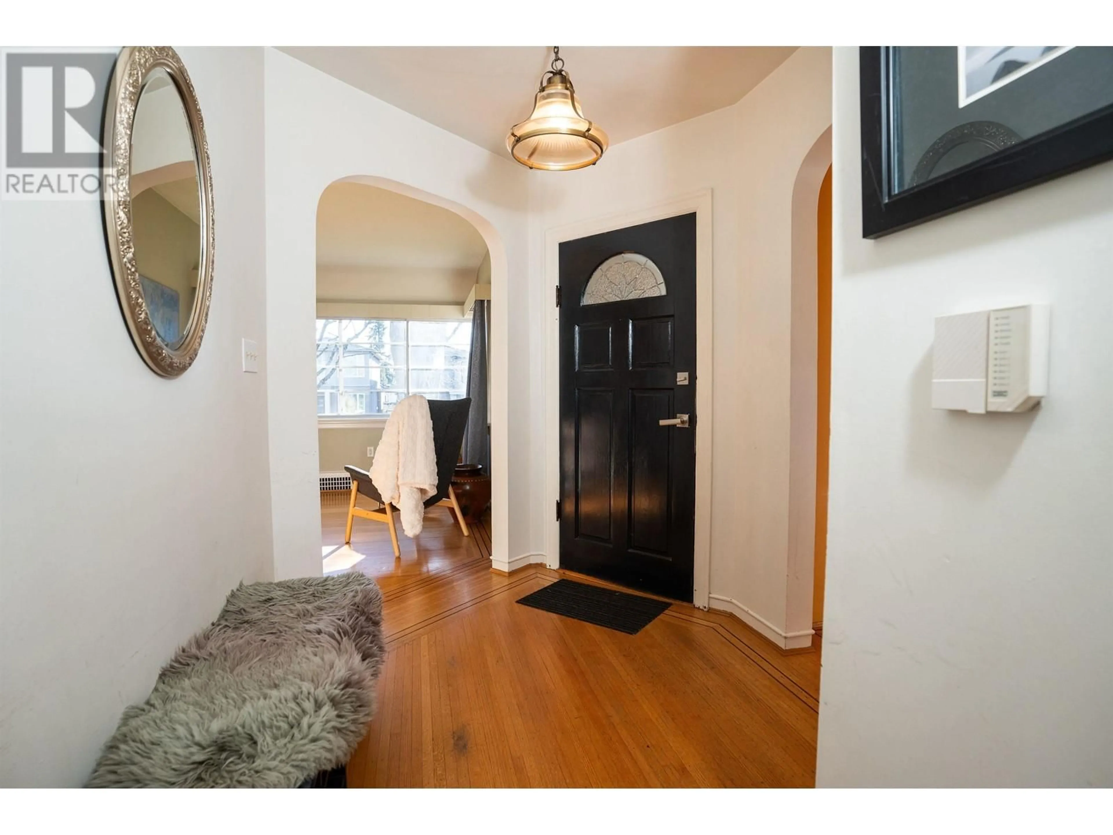 Indoor entryway for 3949 W 32ND AVENUE, Vancouver British Columbia V6S1Z4