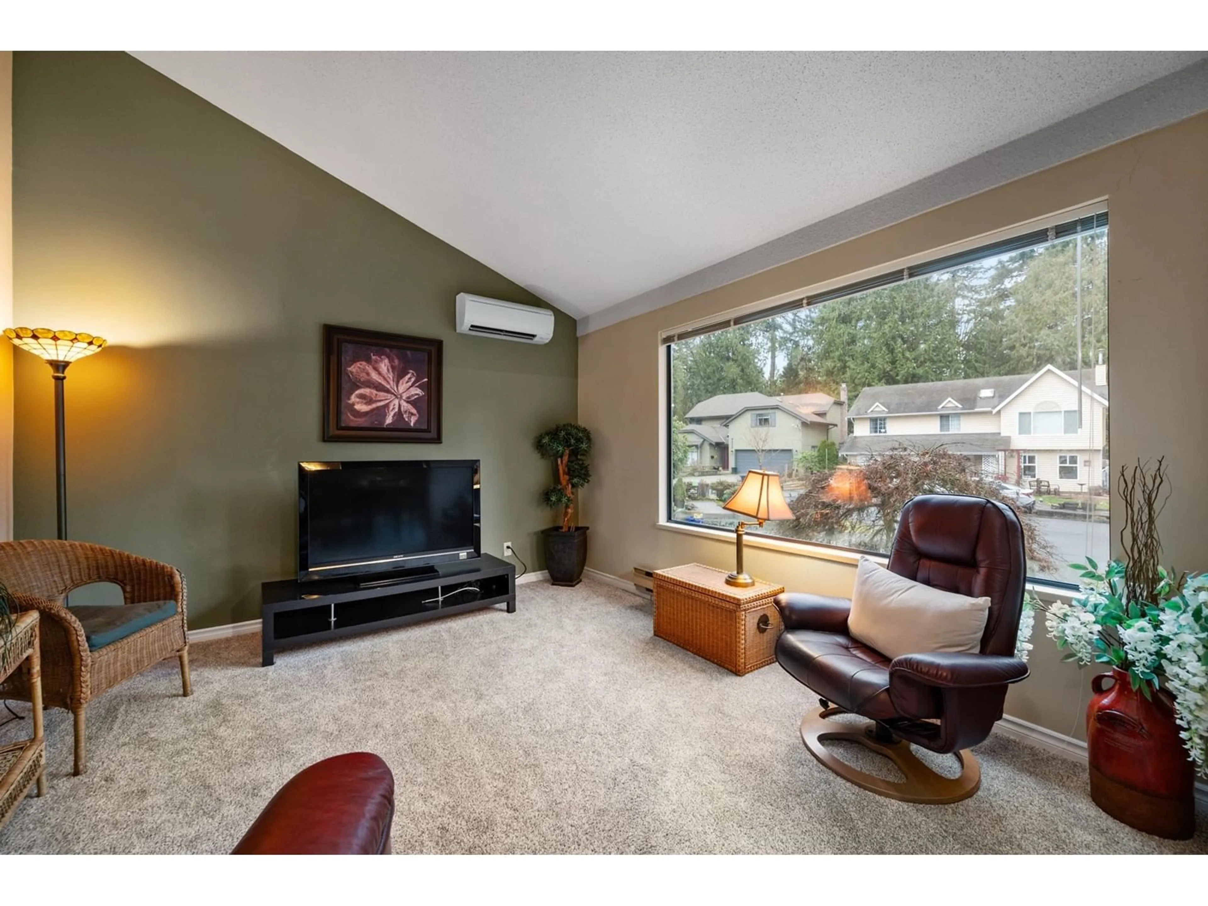 Living room with furniture, unknown for 9040 JAMES, Delta British Columbia V4C2R8