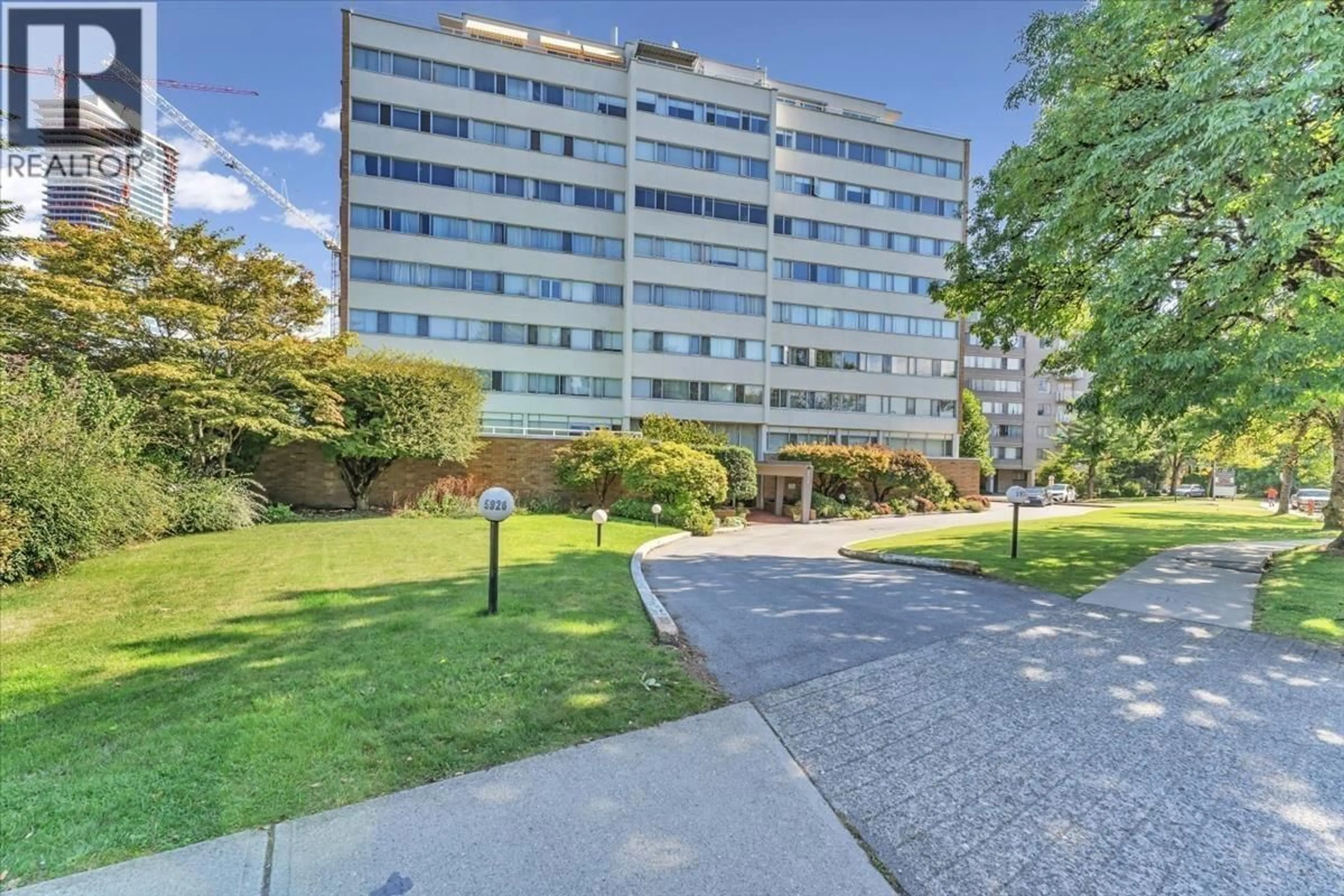 A pic from outside/outdoor area/front of a property/back of a property/a pic from drone, building for 505 5926 TISDALL STREET, Vancouver British Columbia V5Z3N2