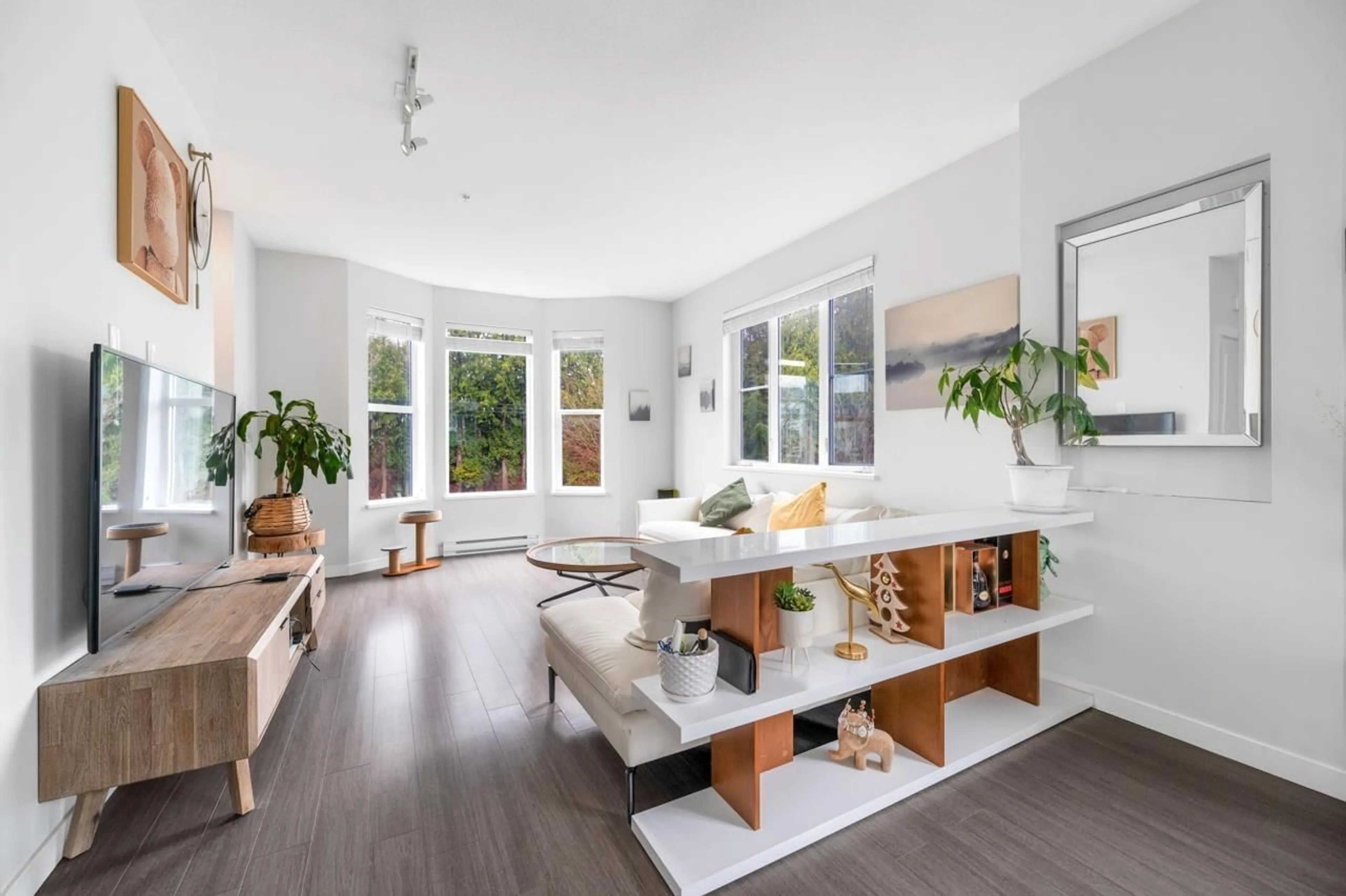 Living room with furniture, wood/laminate floor for 29 8050 204 STREET, Langley British Columbia V2Y0T4