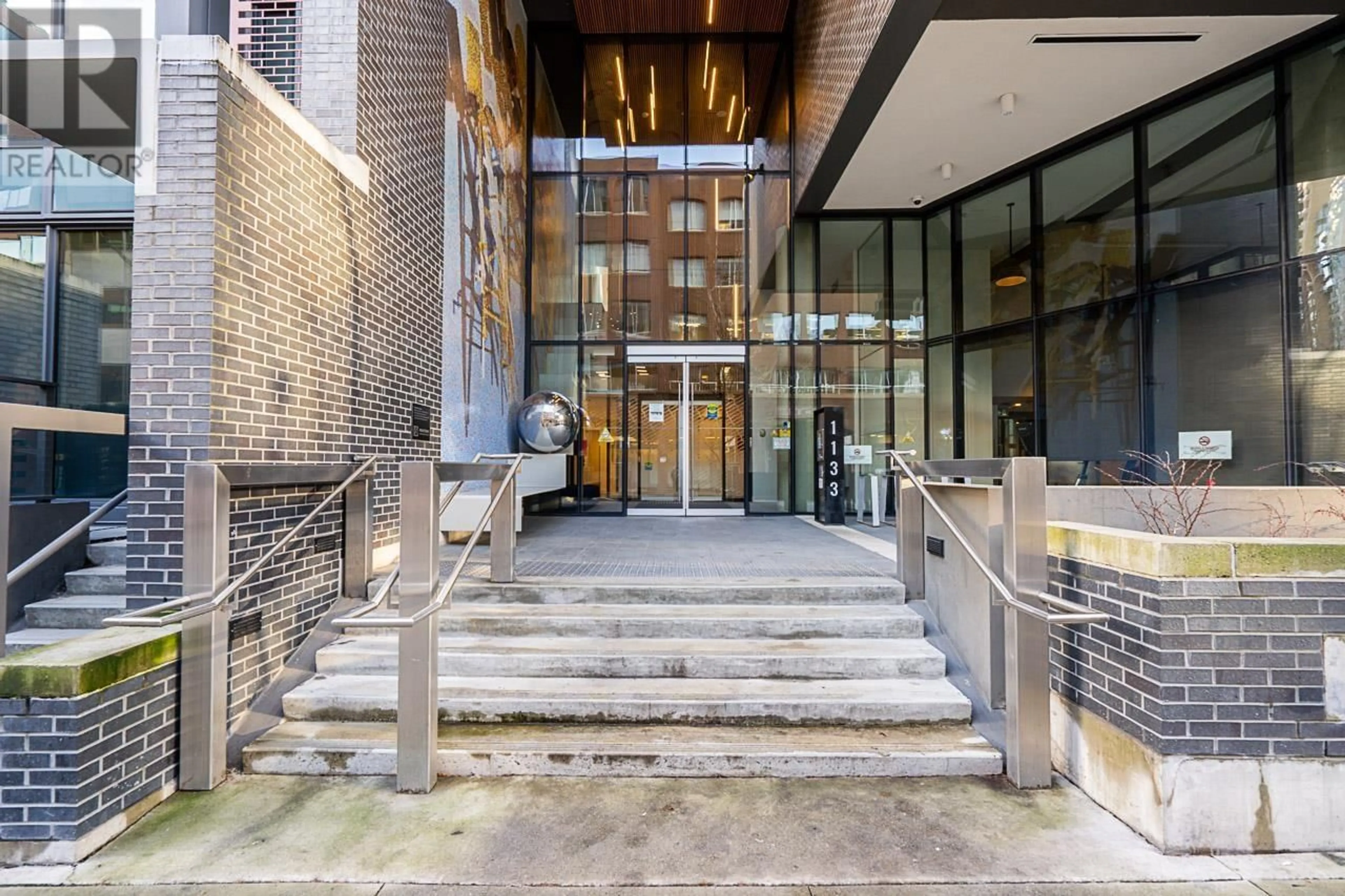 Indoor foyer for 606 1133 HORNBY STREET, Vancouver British Columbia V6Z1W1